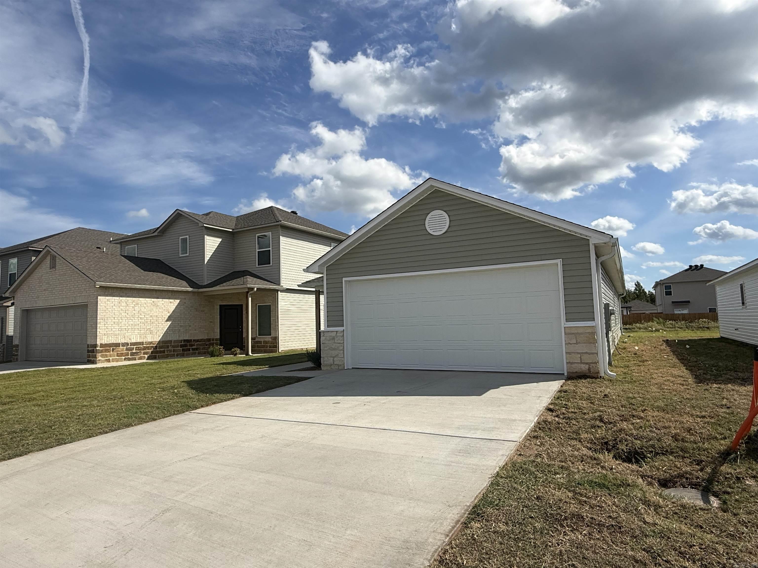 112 Lucy Lane Property Photo 2