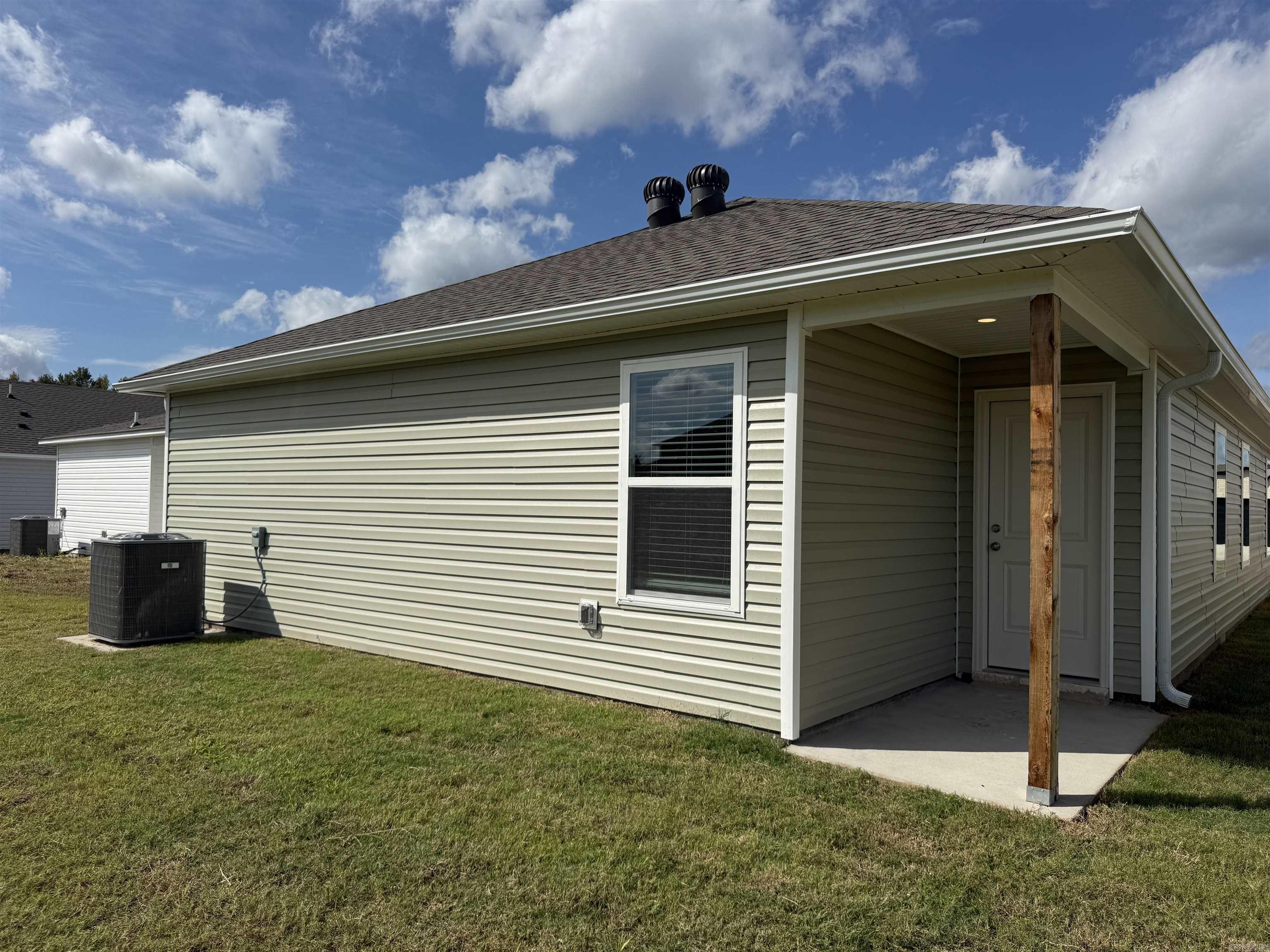 112 Lucy Lane Property Photo 3