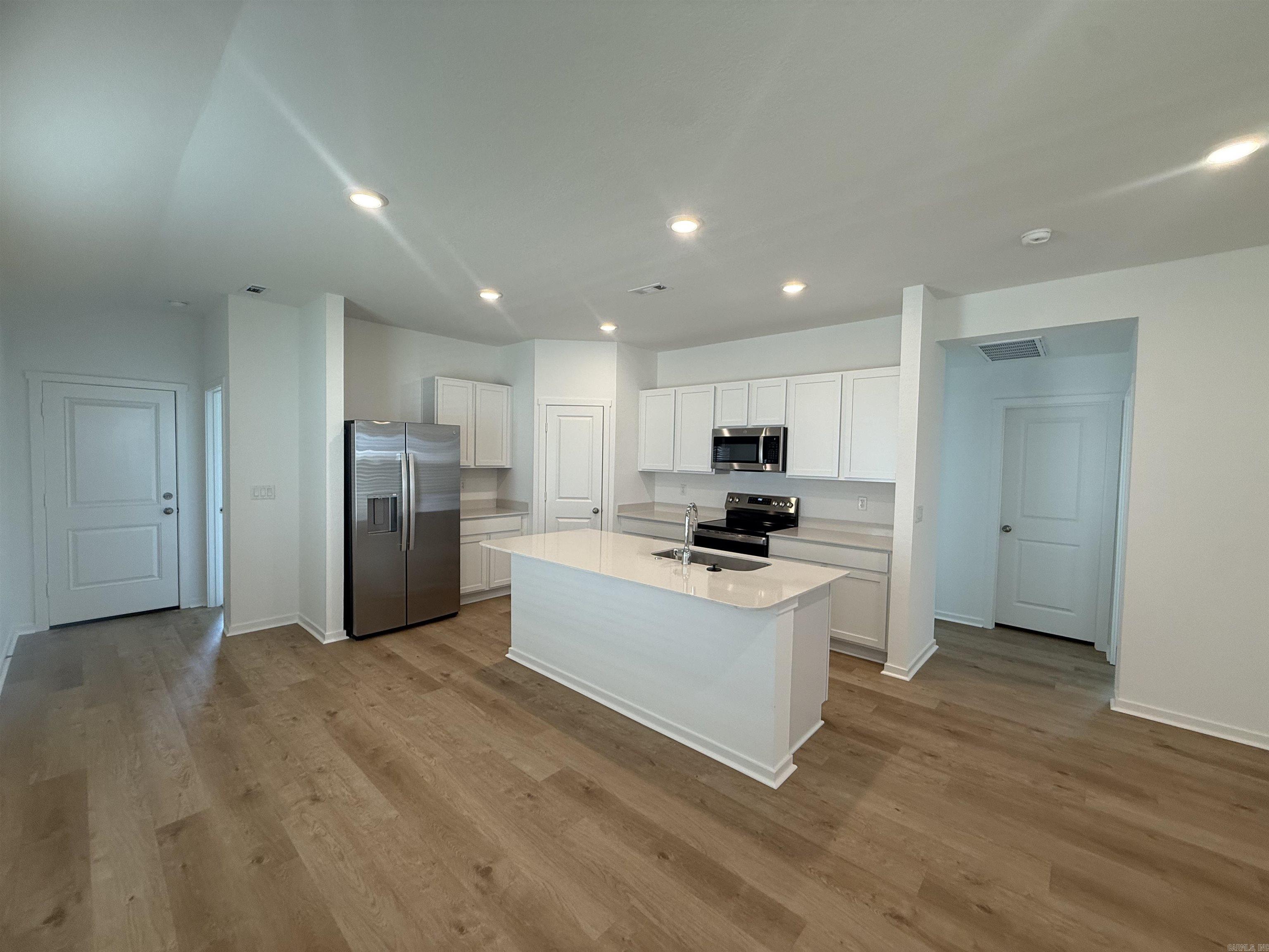 112 Lucy Lane Property Photo 5