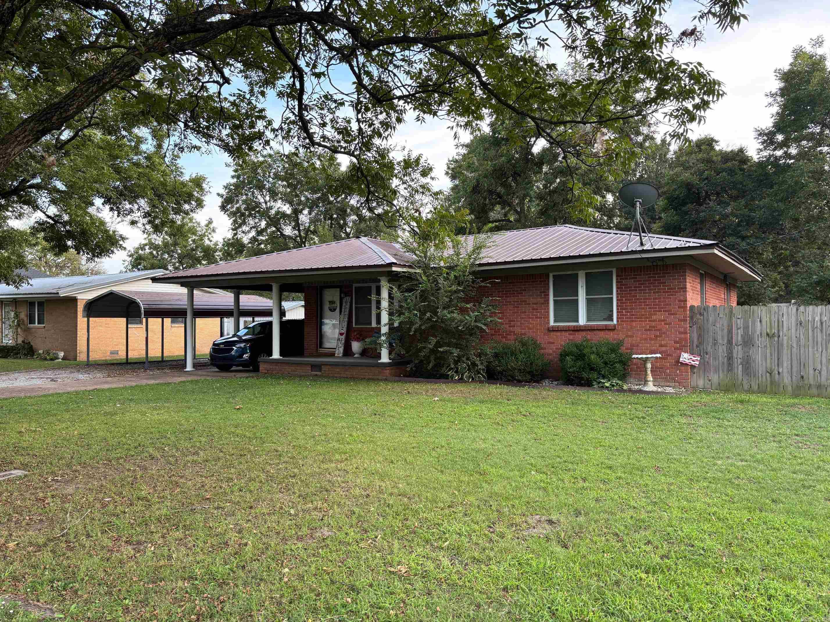 313 Nw Edgar Property Photo 1