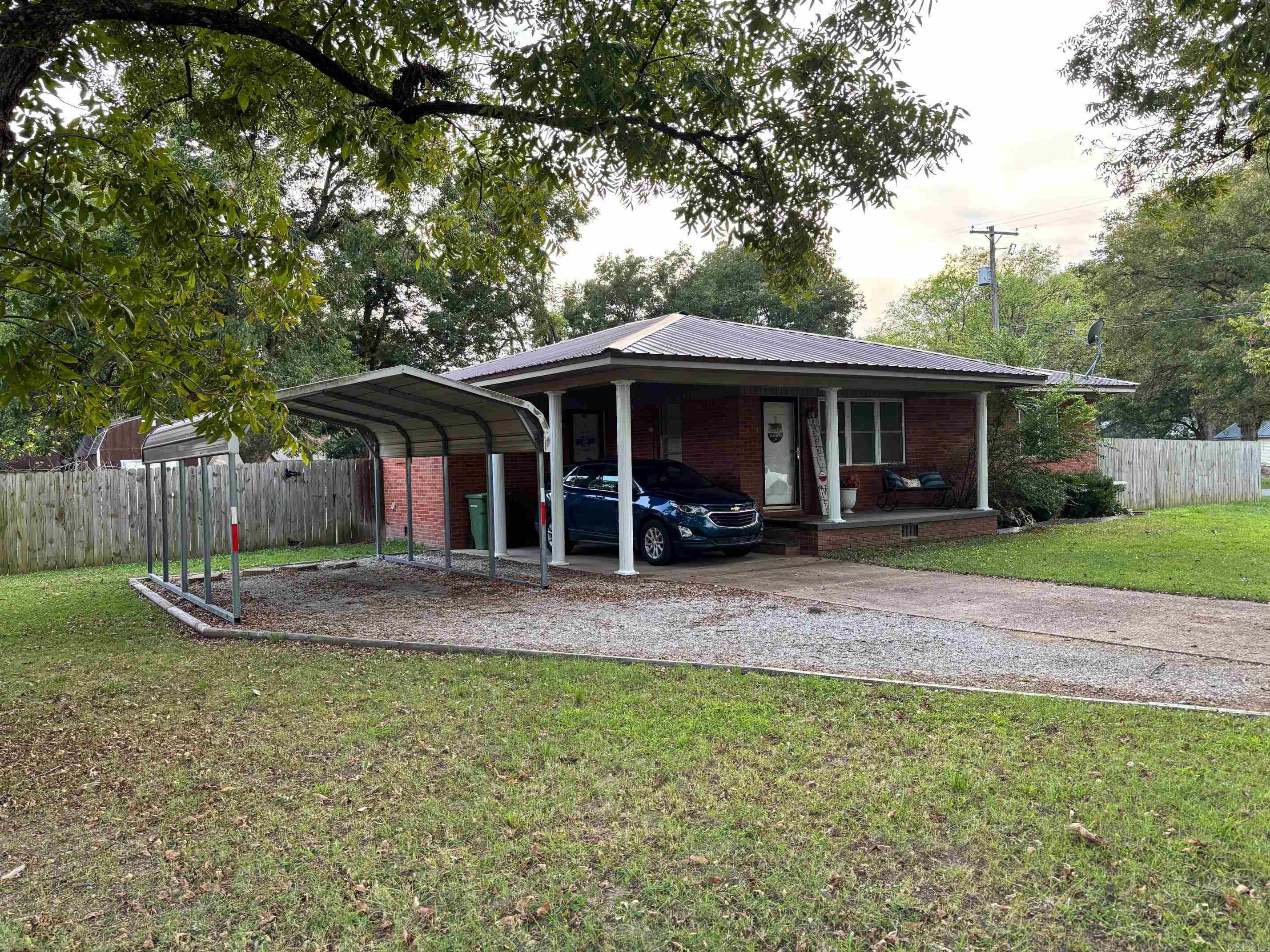 313 Nw Edgar Property Photo 2