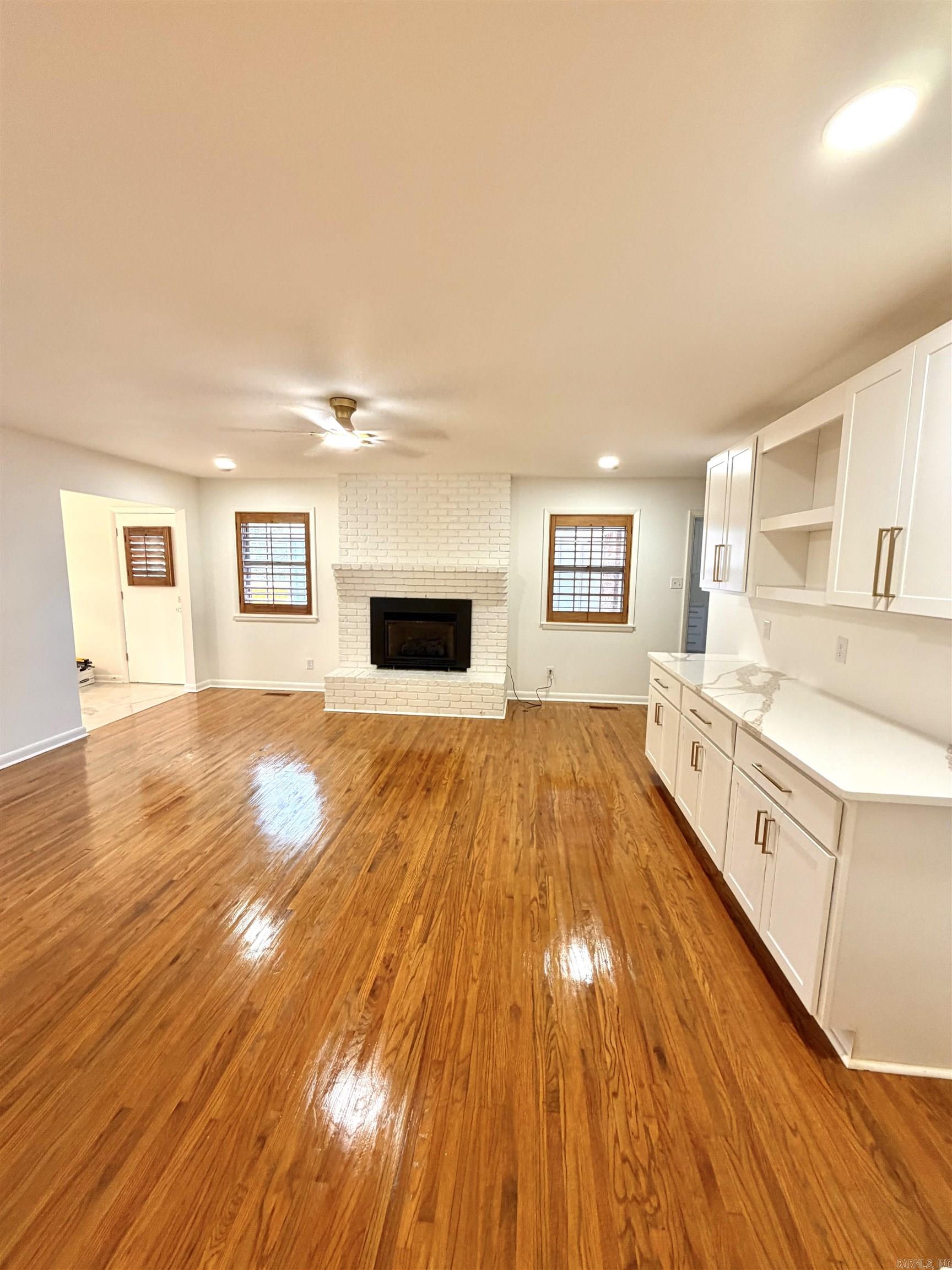 4804 N Locust Street Property Photo 2