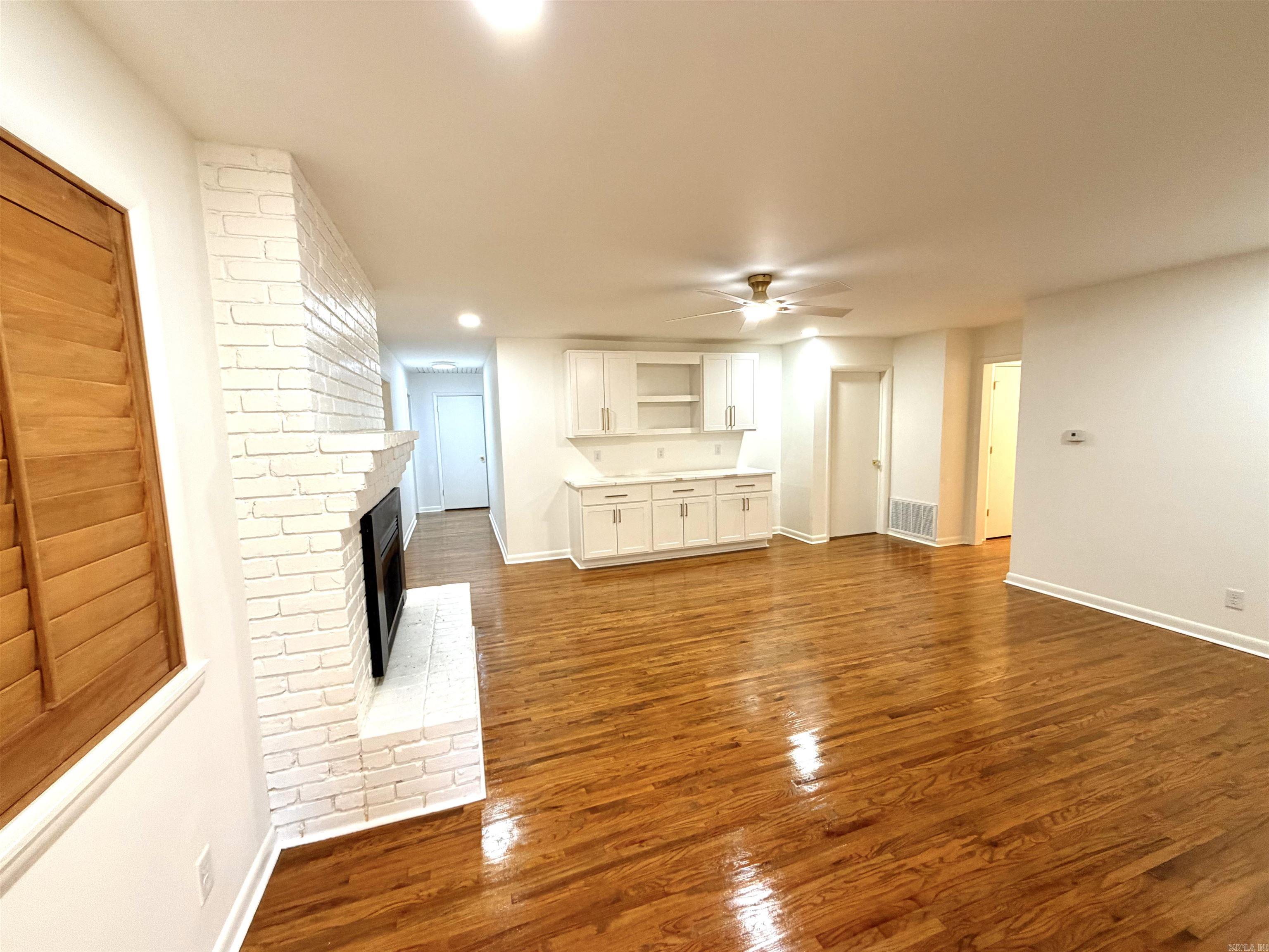 4804 N Locust Street Property Photo 4
