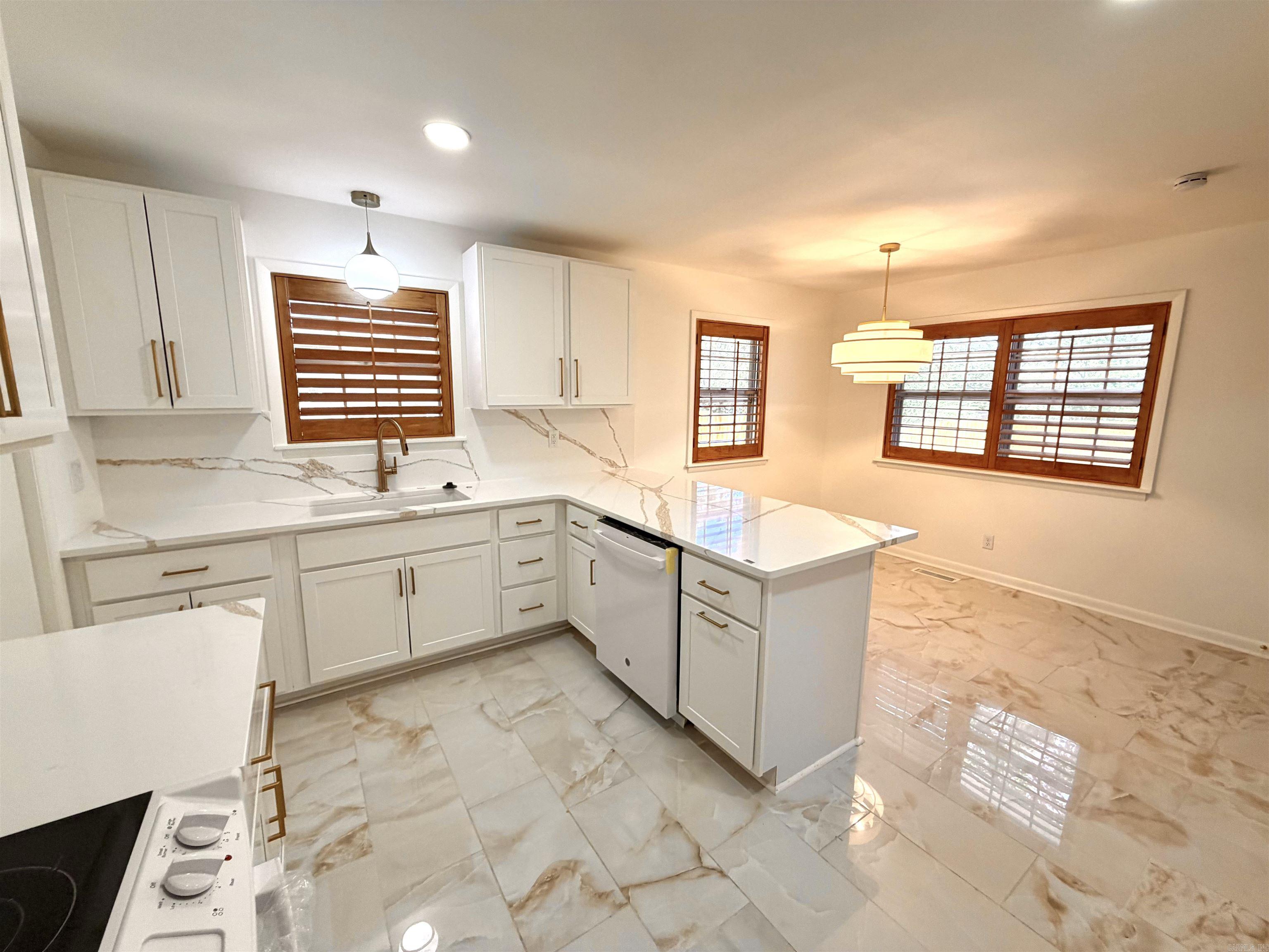 4804 N Locust Street Property Photo 5