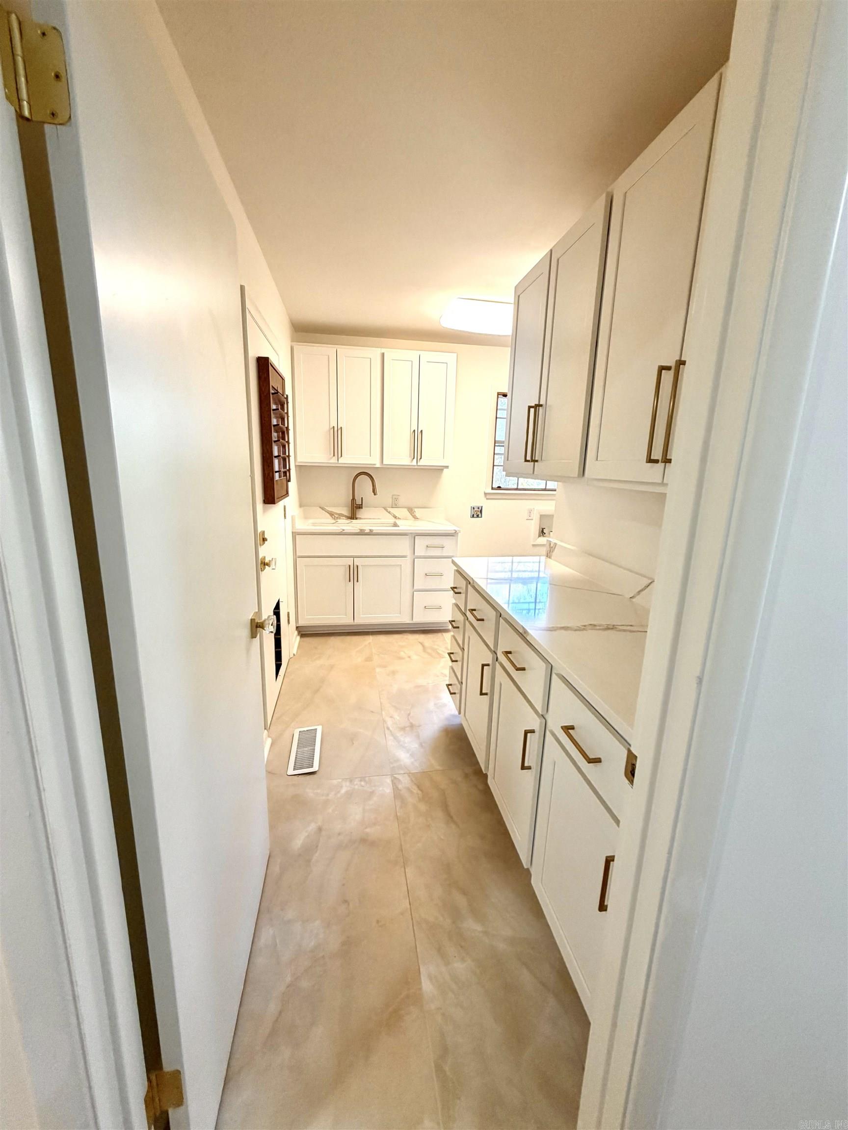 4804 N Locust Street Property Photo 9