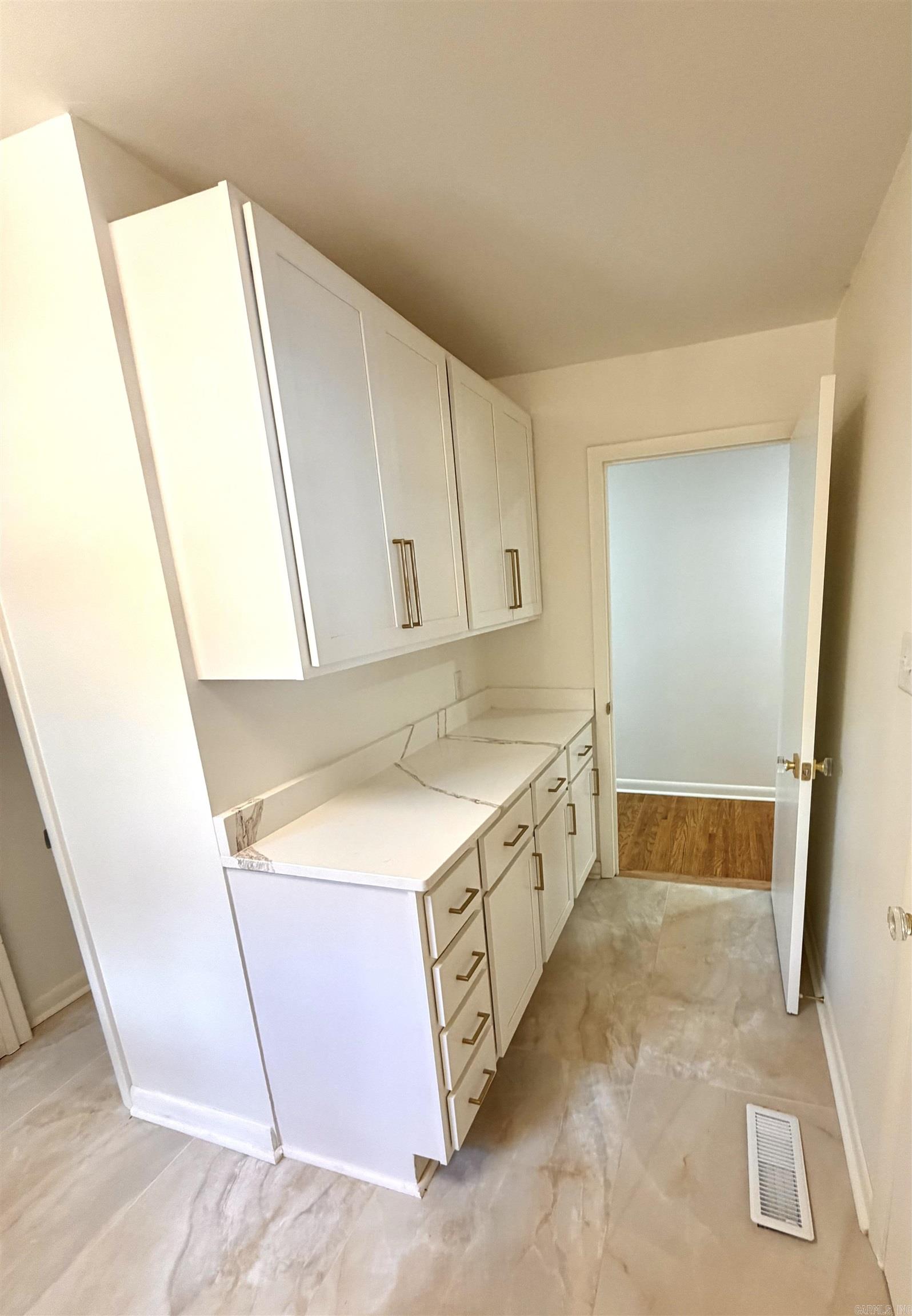 4804 N Locust Street Property Photo 10