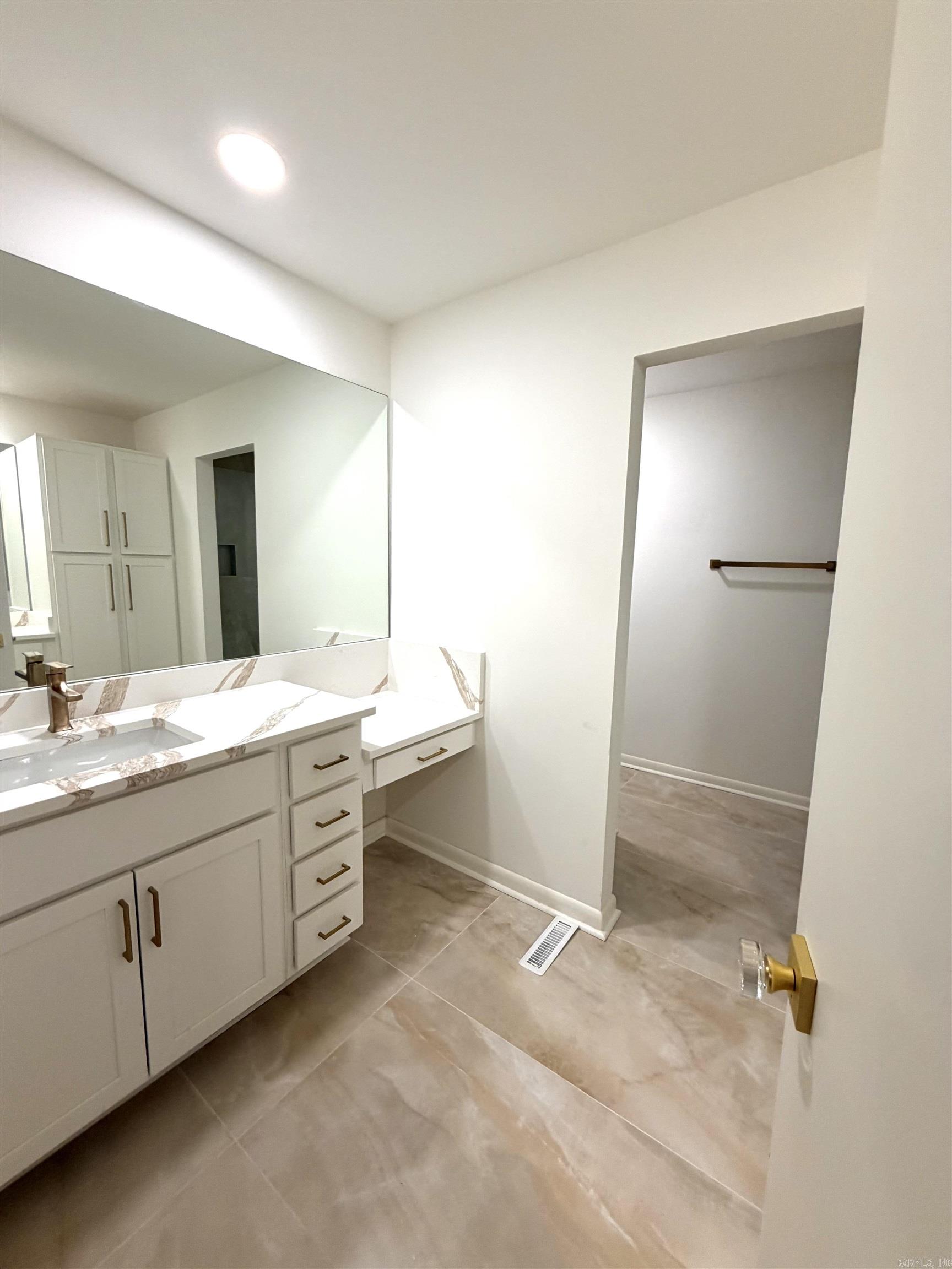 4804 N Locust Street Property Photo 15