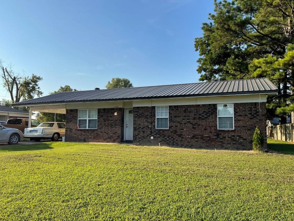 1033 Midway Property Photo 1
