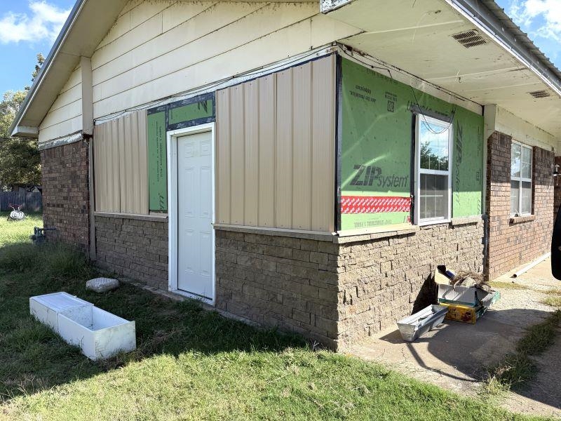 1033 Midway Property Photo 2