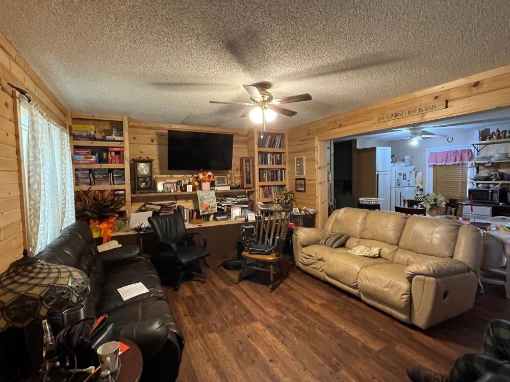 1033 Midway Property Photo 4