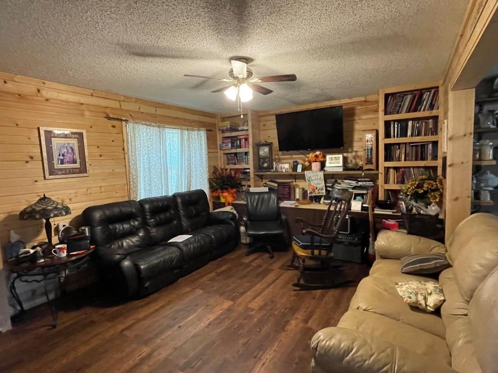 1033 Midway Property Photo 5