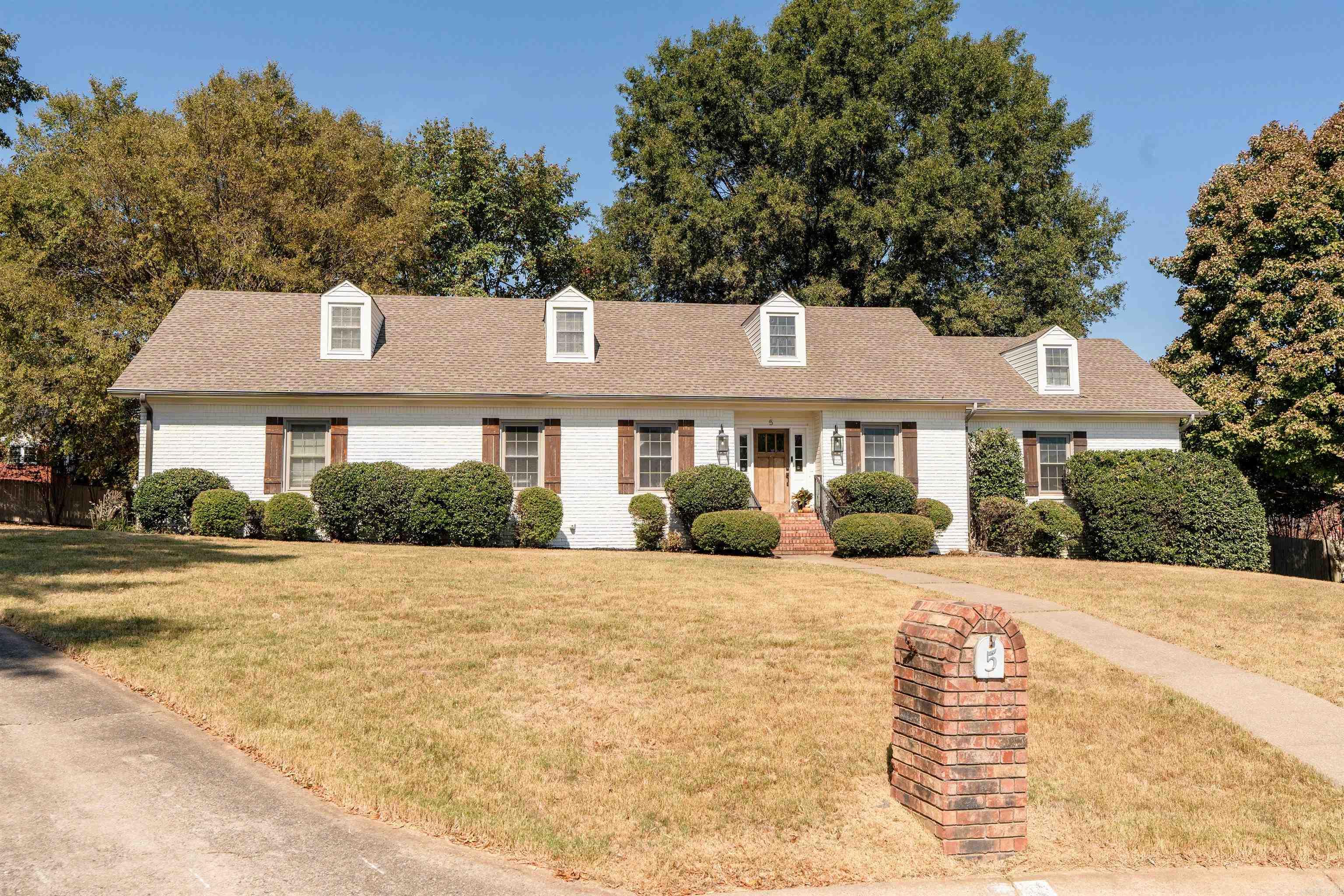 5 White Oak Court Property Photo 1