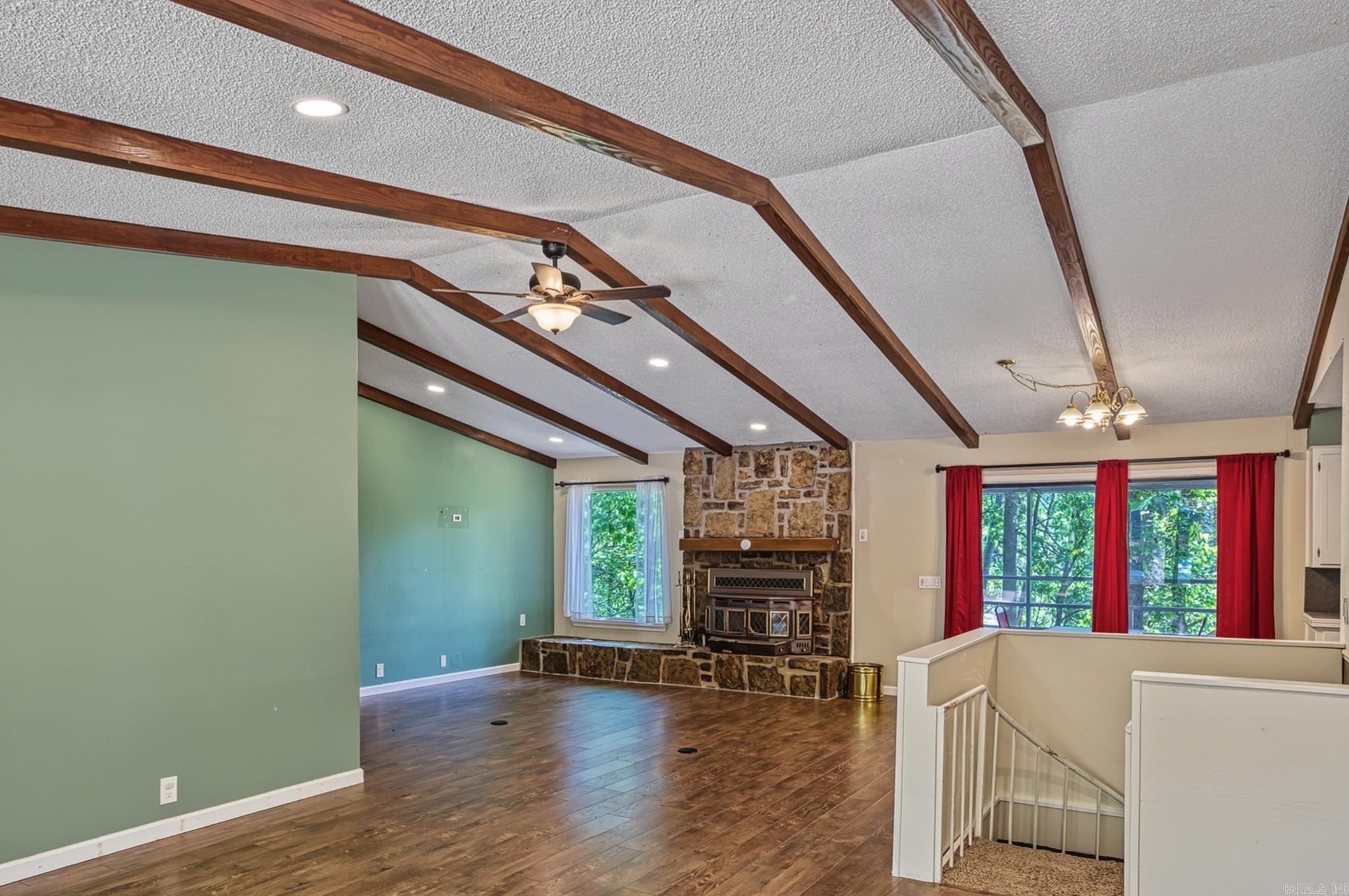 68 Sierra Drive Property Photo 4