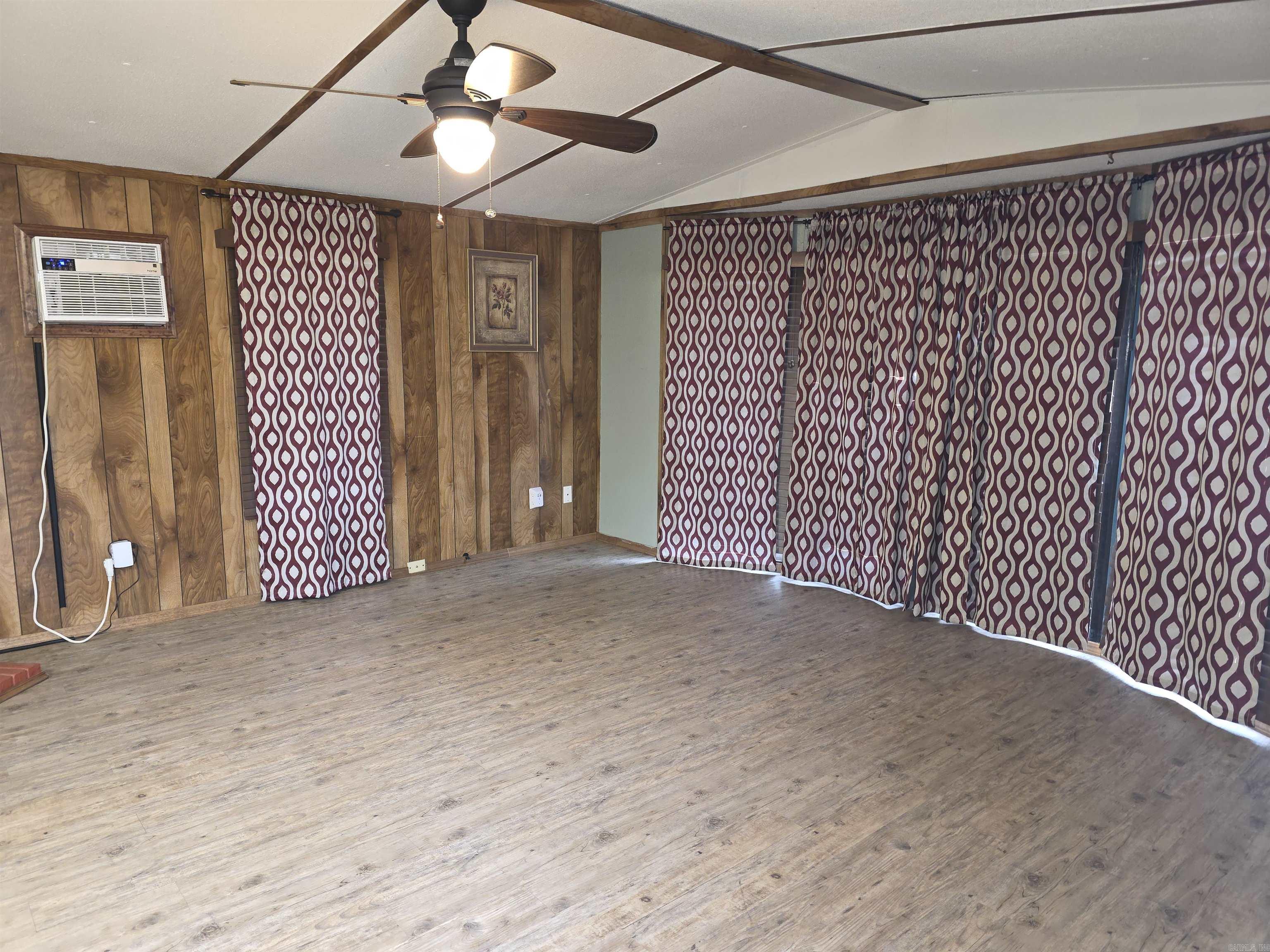 26039869 Property Photo 6