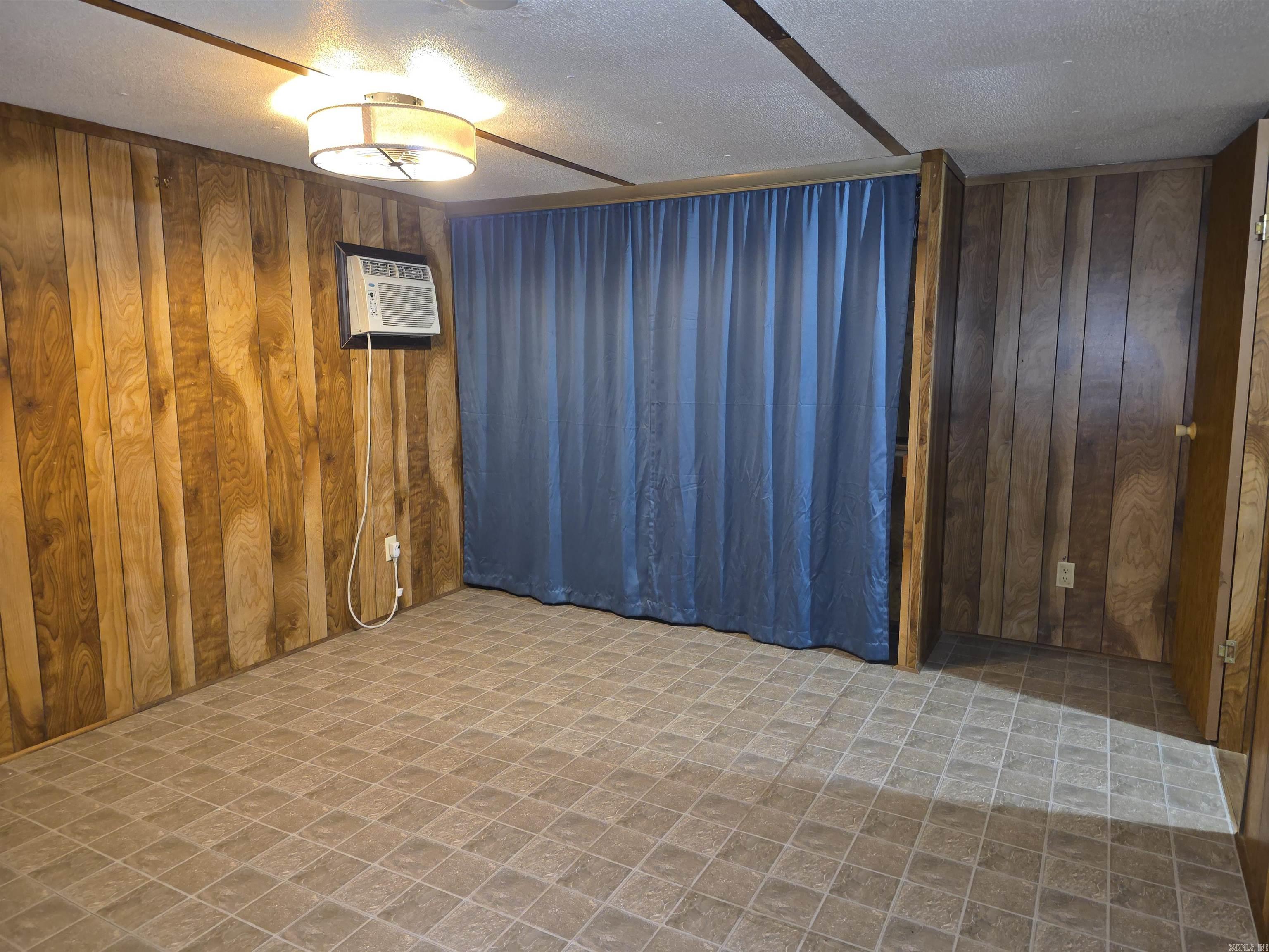 26039869 Property Photo 22