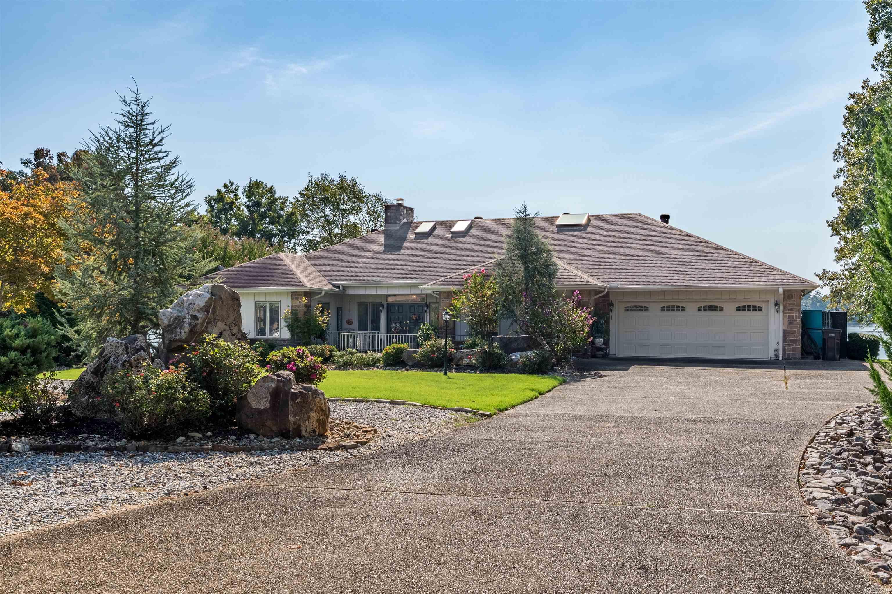8 Heraldia Lane Property Photo 1