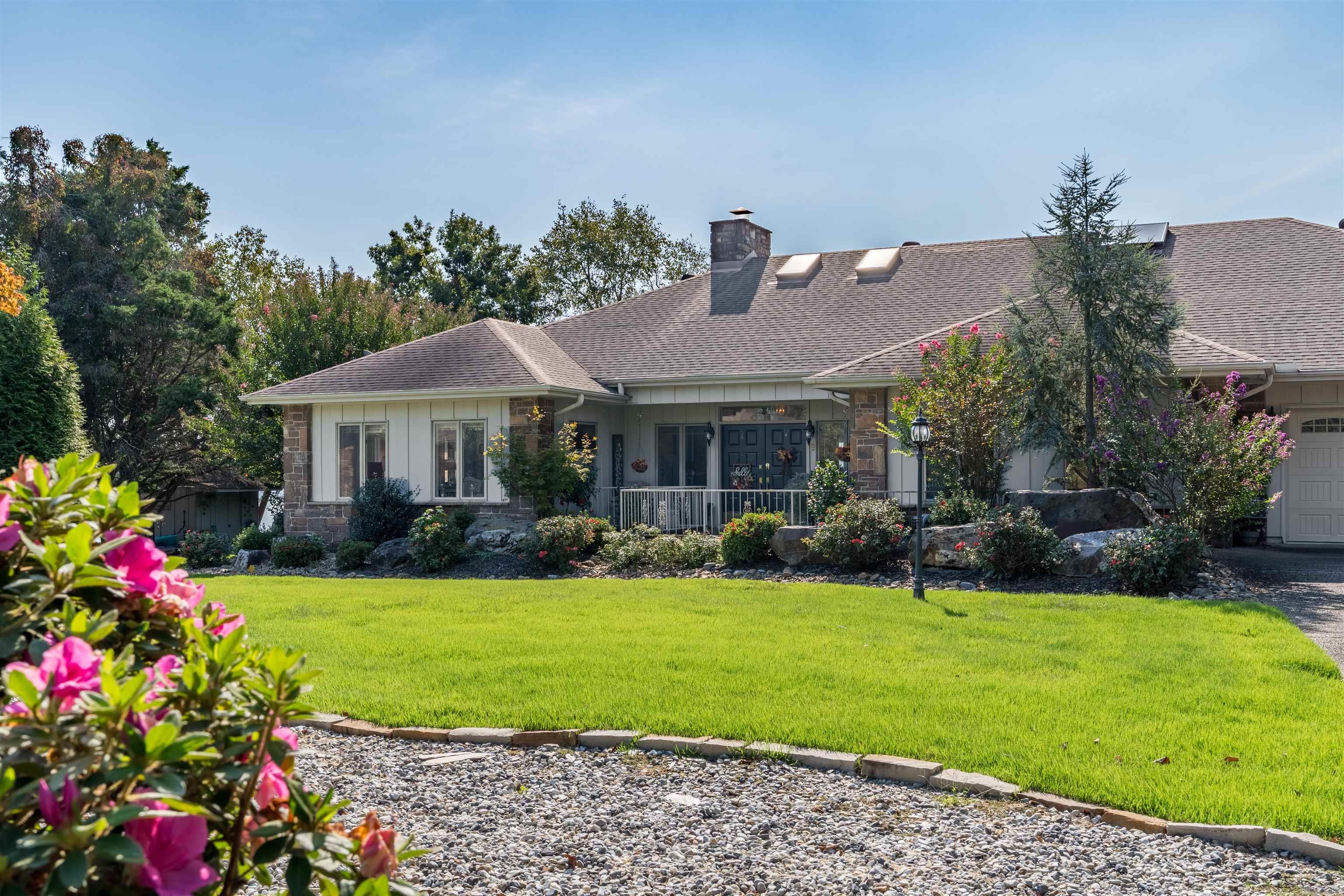 8 Heraldia Lane Property Photo 2