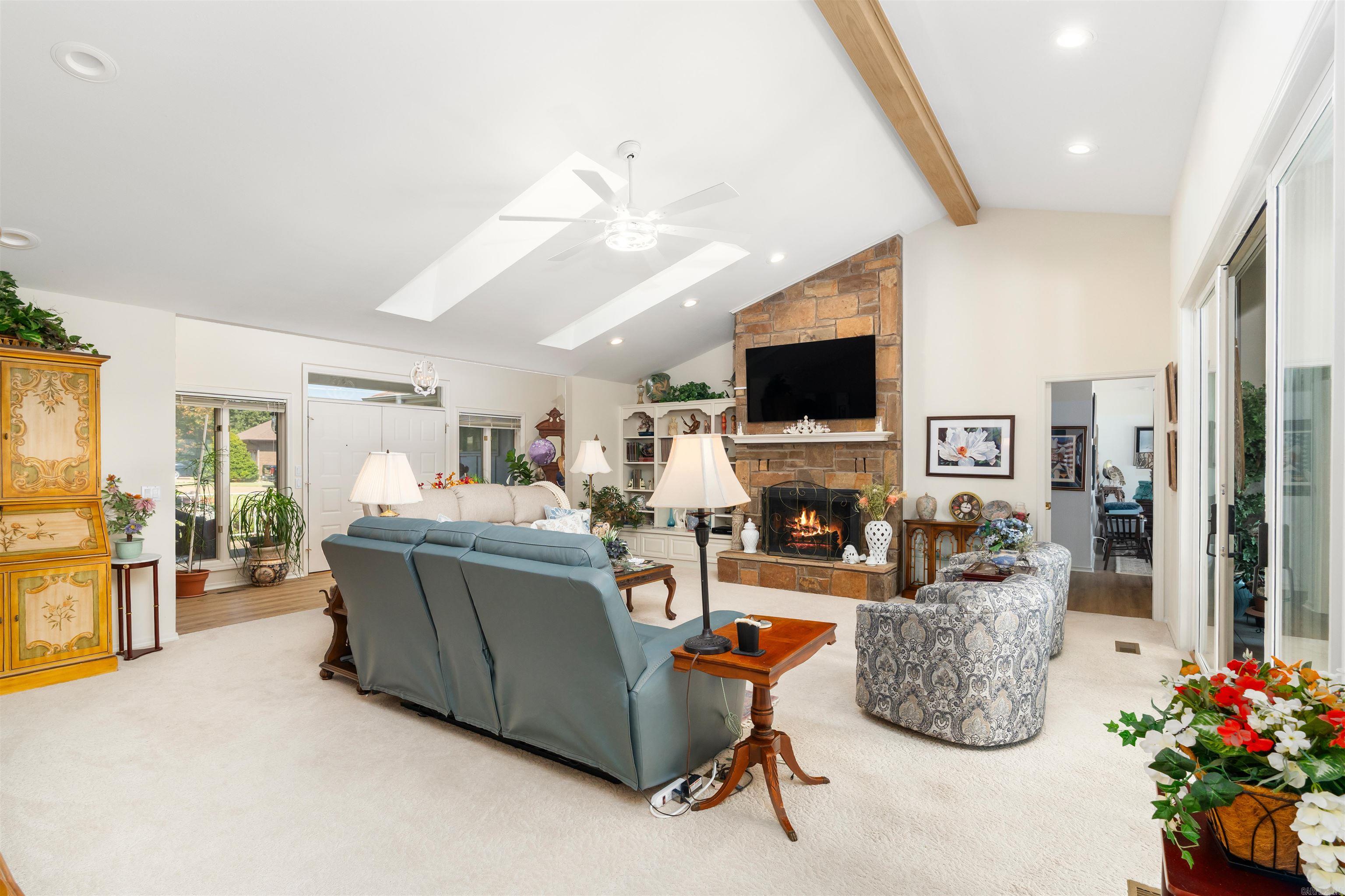 8 Heraldia Lane Property Photo 4