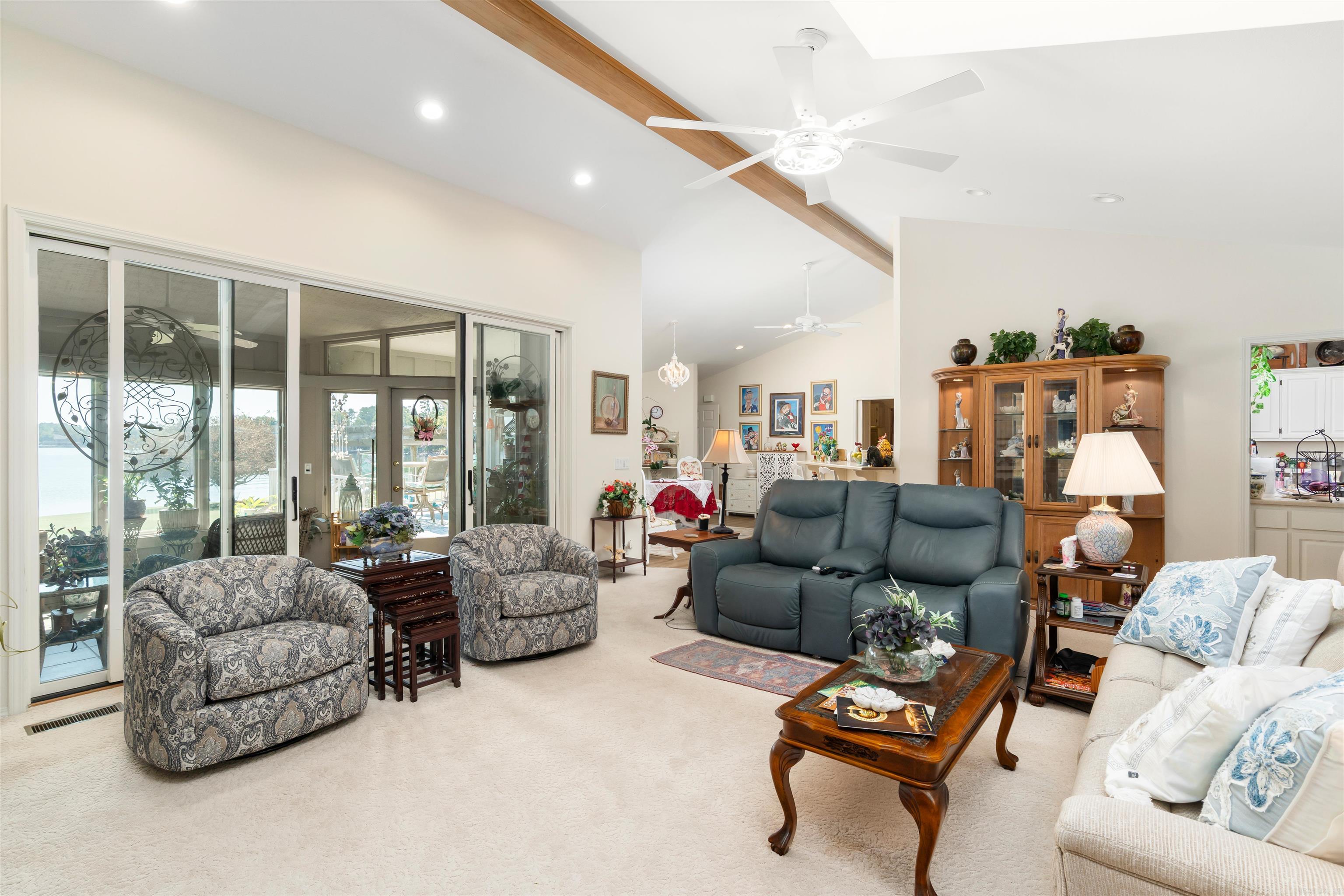 8 Heraldia Lane Property Photo 5