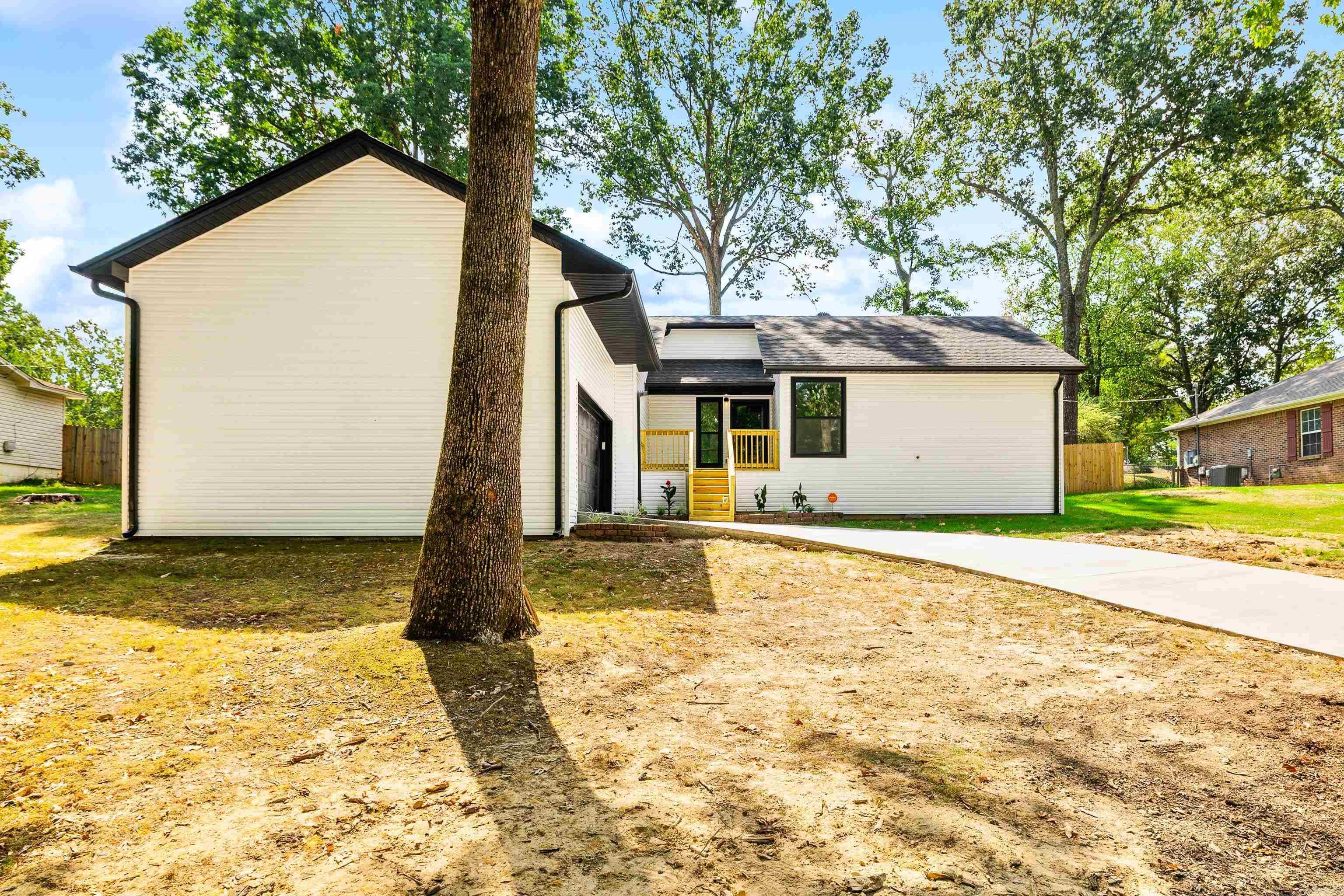 2711 Janet Property Photo 1