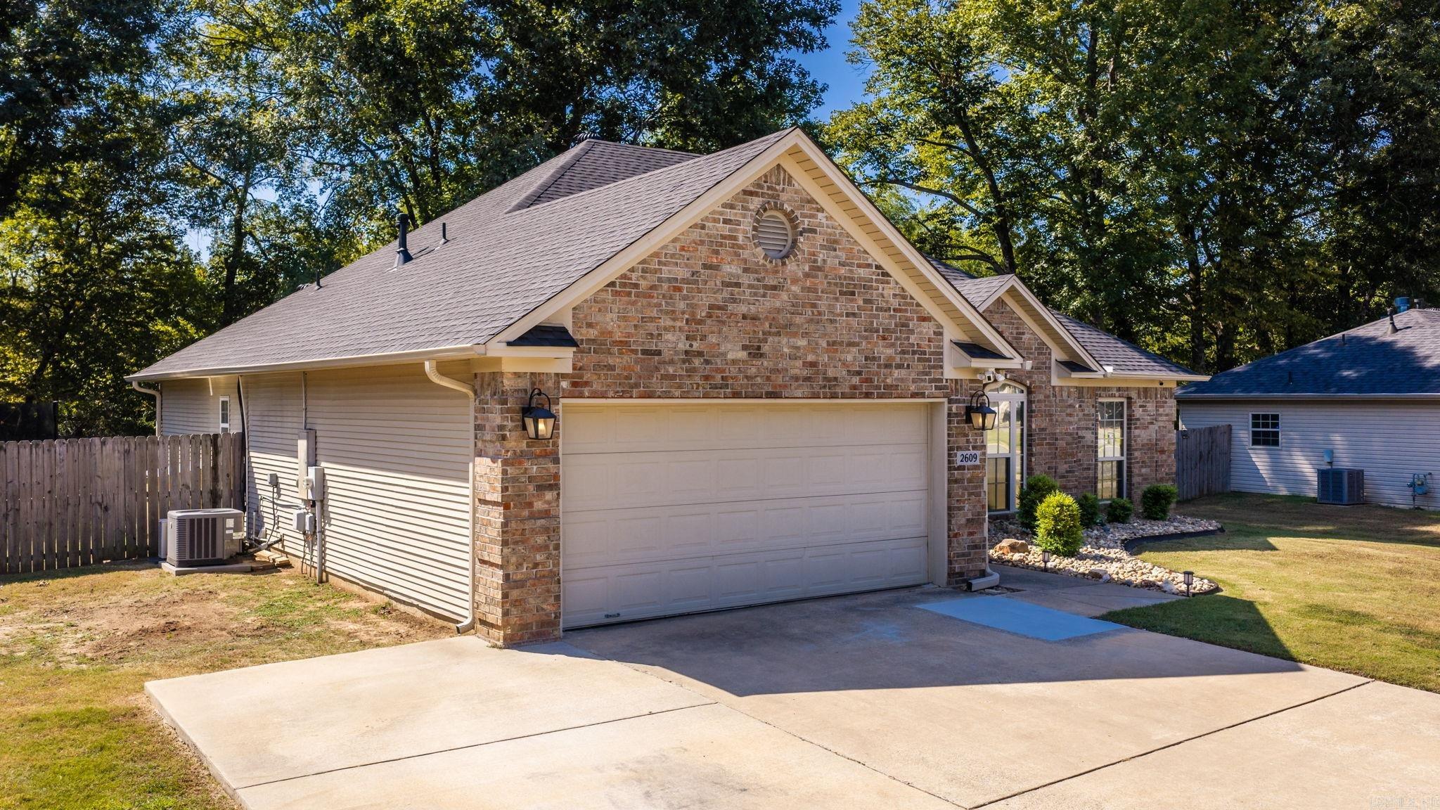 2609 Shadowcreek Drive Property Photo 3