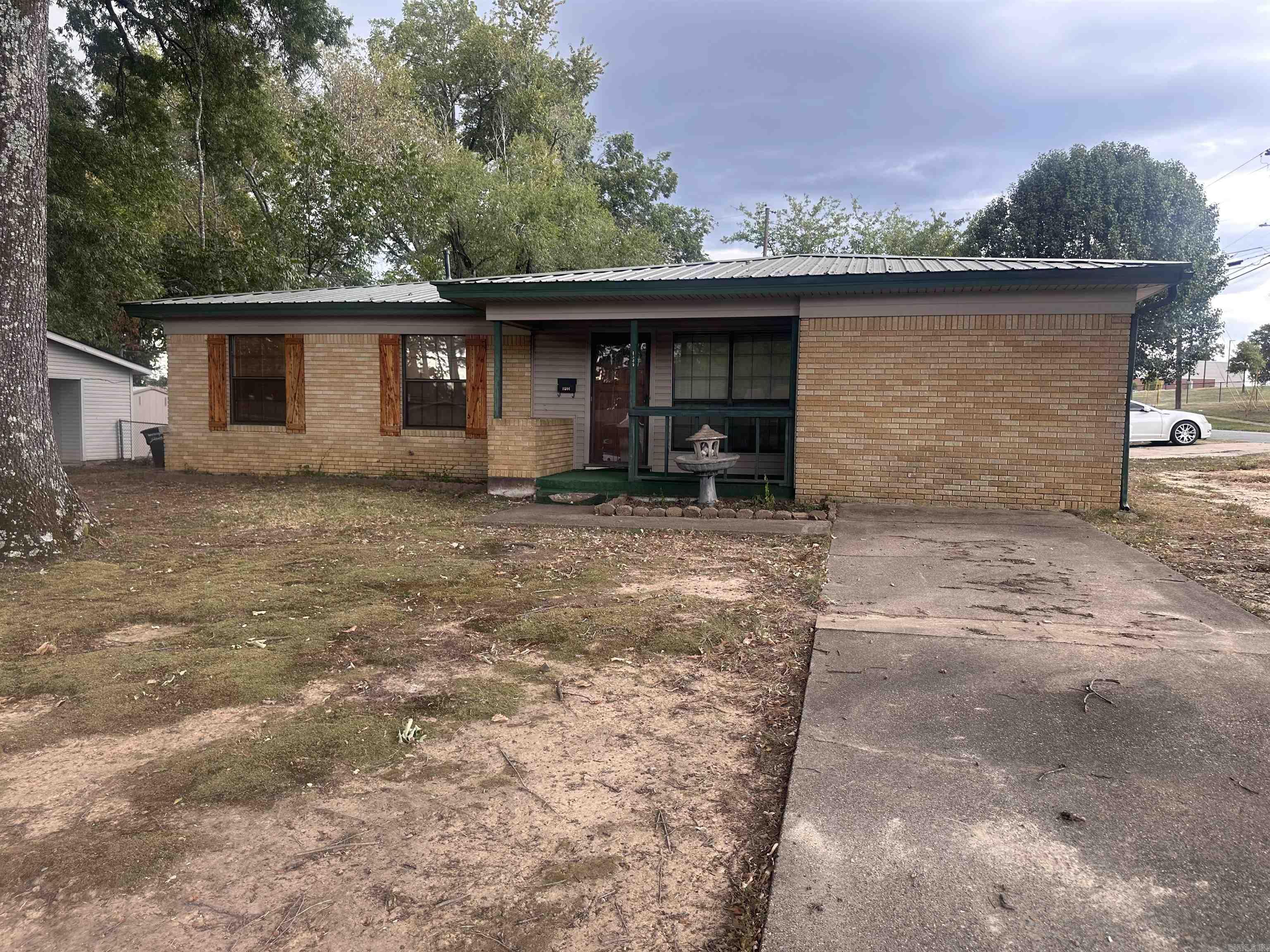 1500 Carolyn Street Property Photo 2
