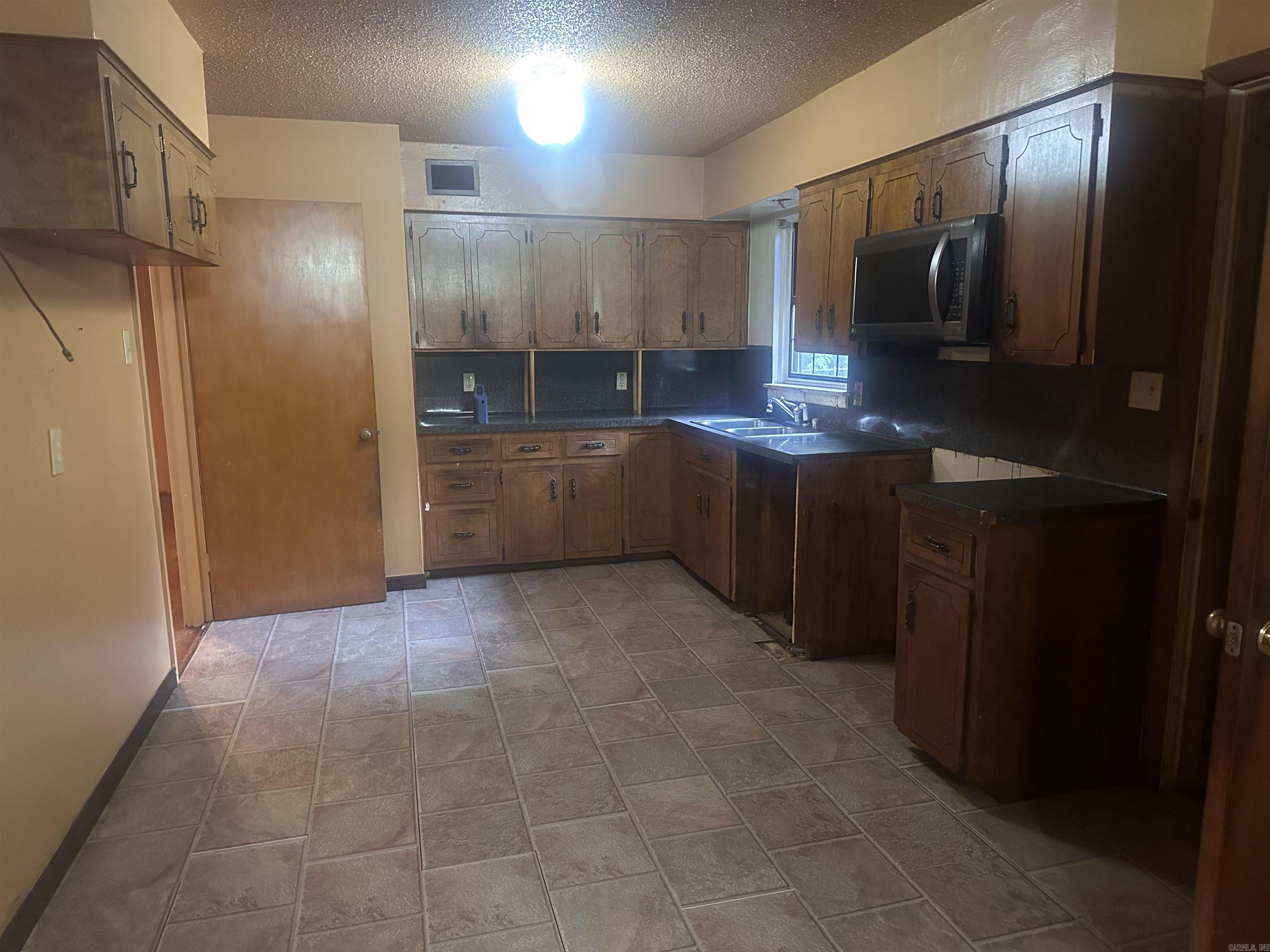 1500 Carolyn Street Property Photo 10