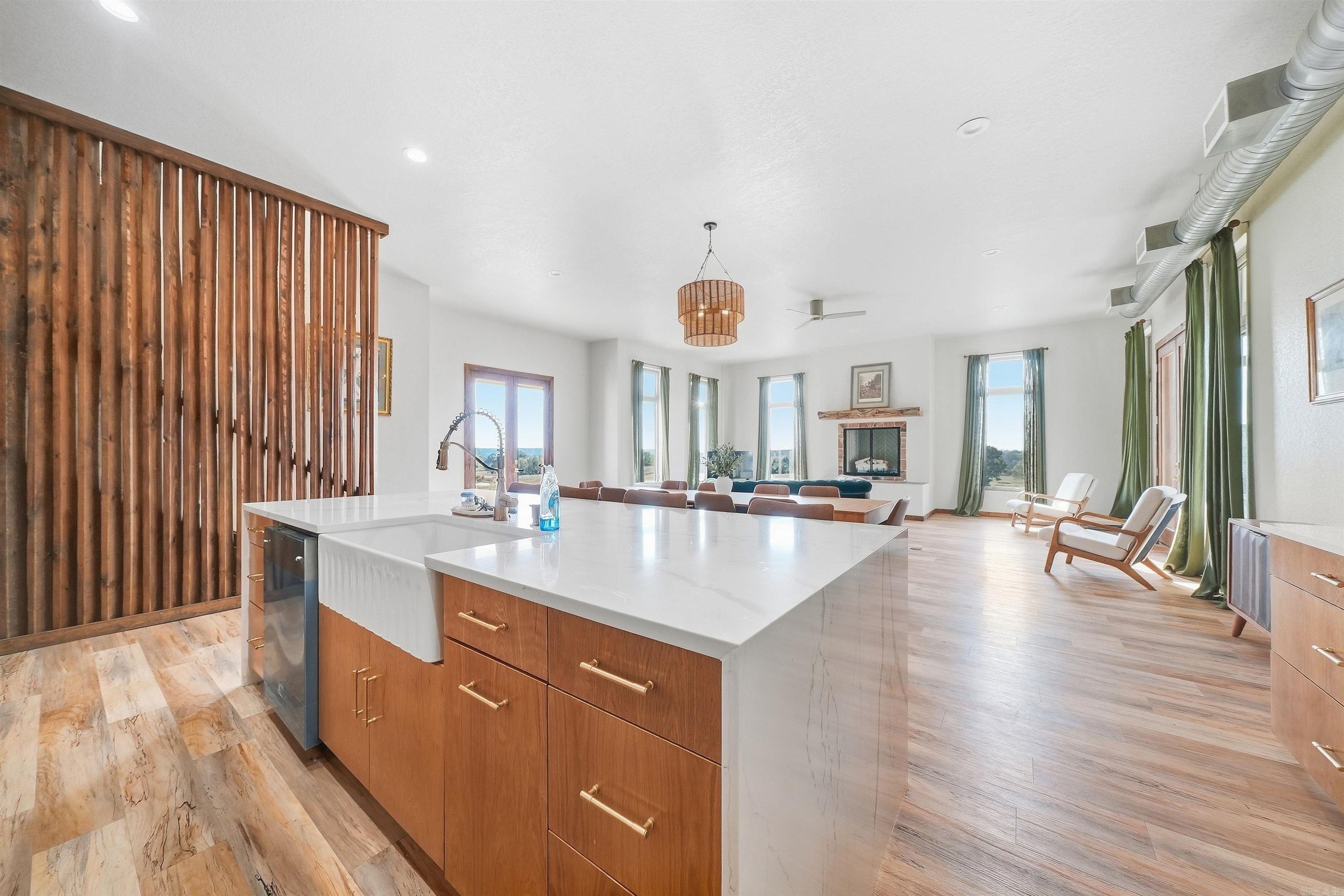 653 Fox Den Road Property Photo 4