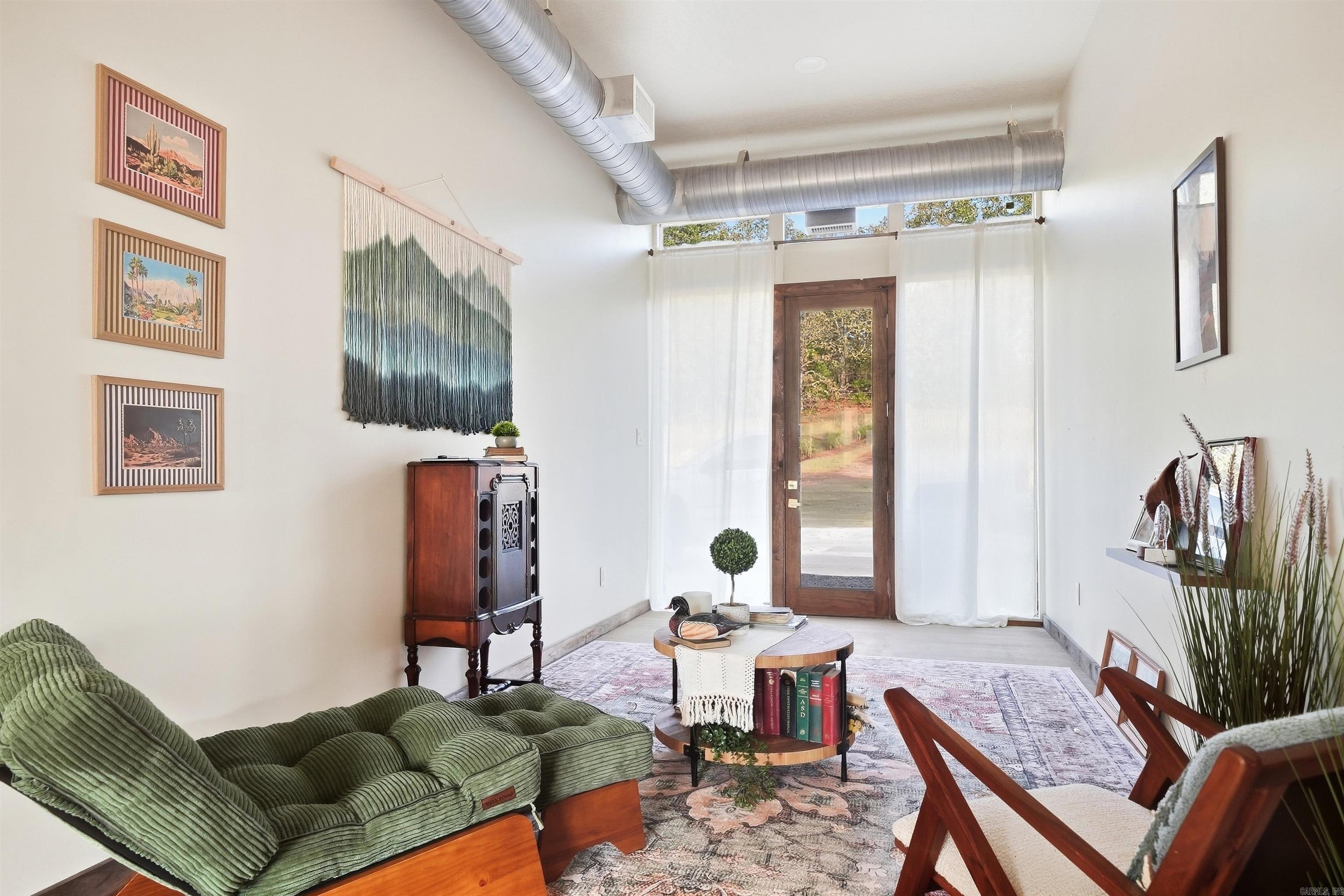 653 Fox Den Road Property Photo 6