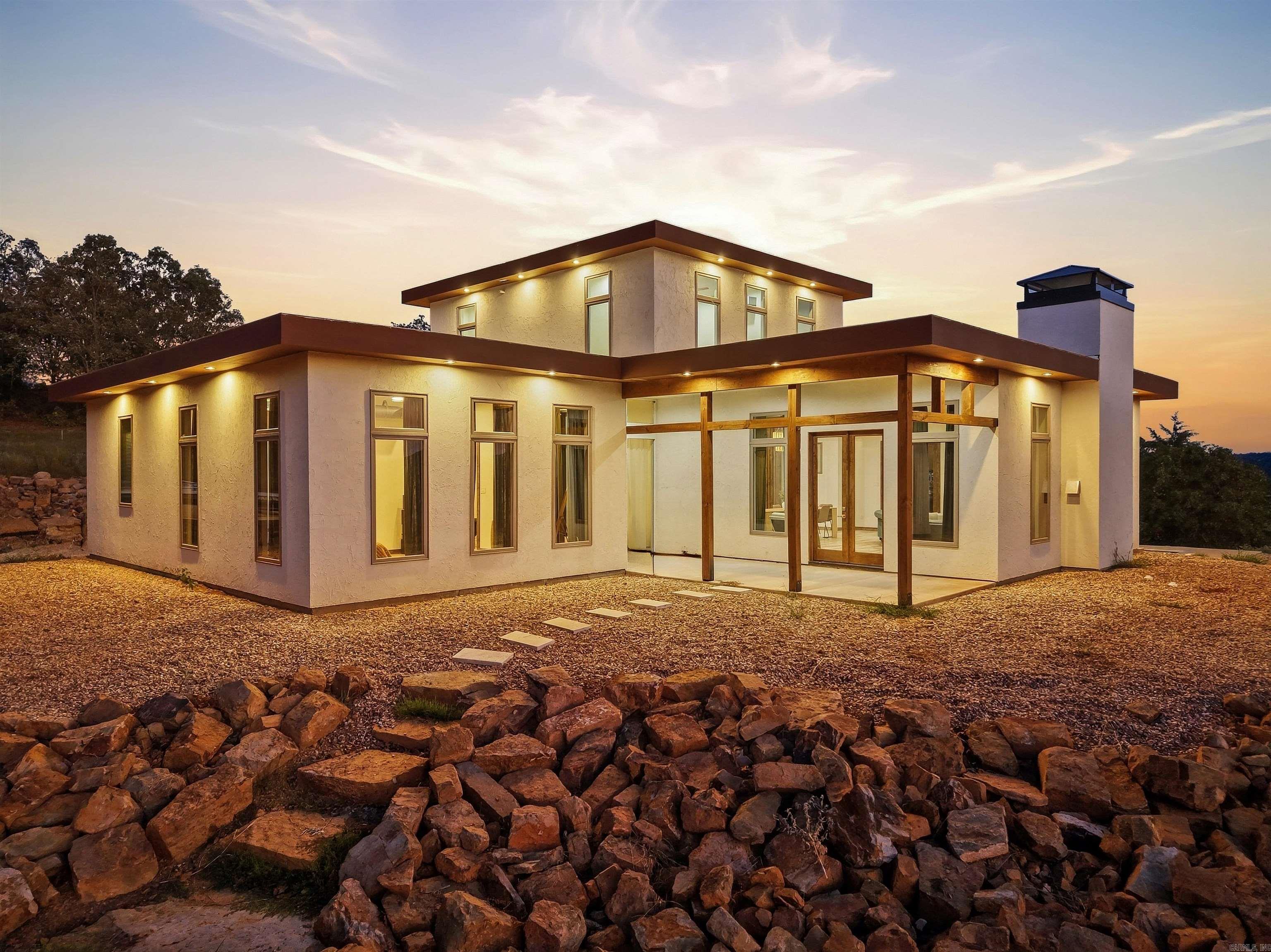 653 Fox Den Road Property Photo 8