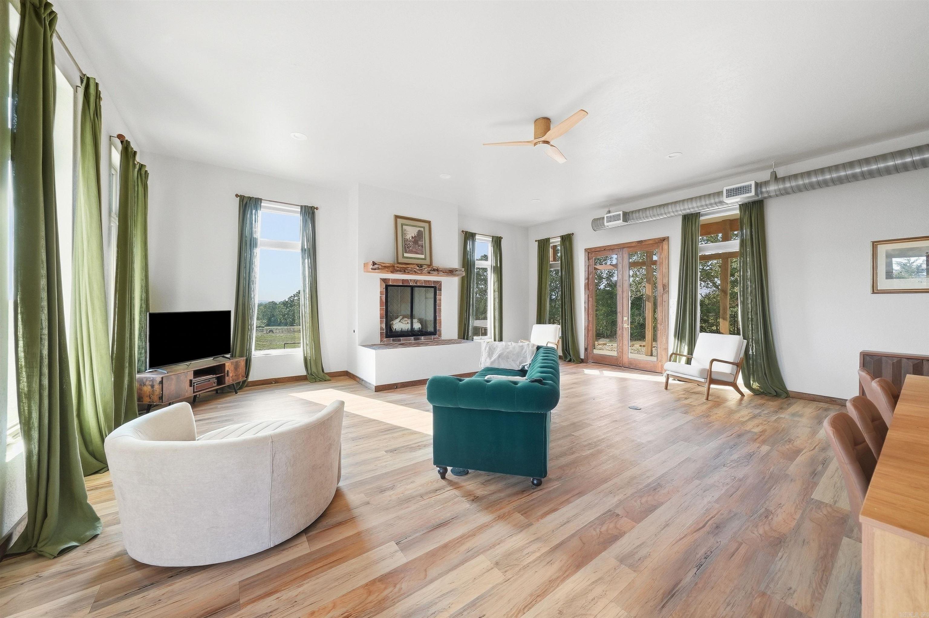 653 Fox Den Road Property Photo 11