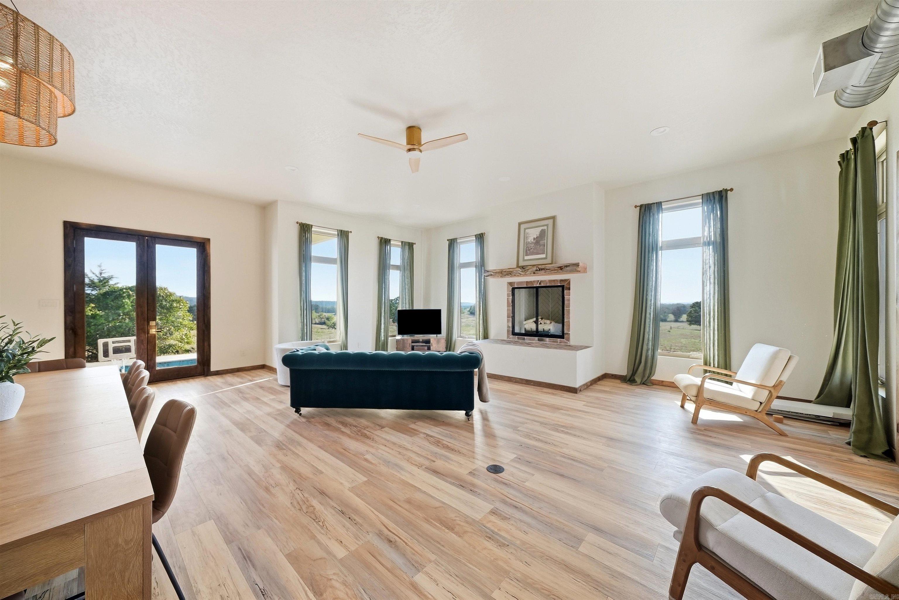 653 Fox Den Road Property Photo 12