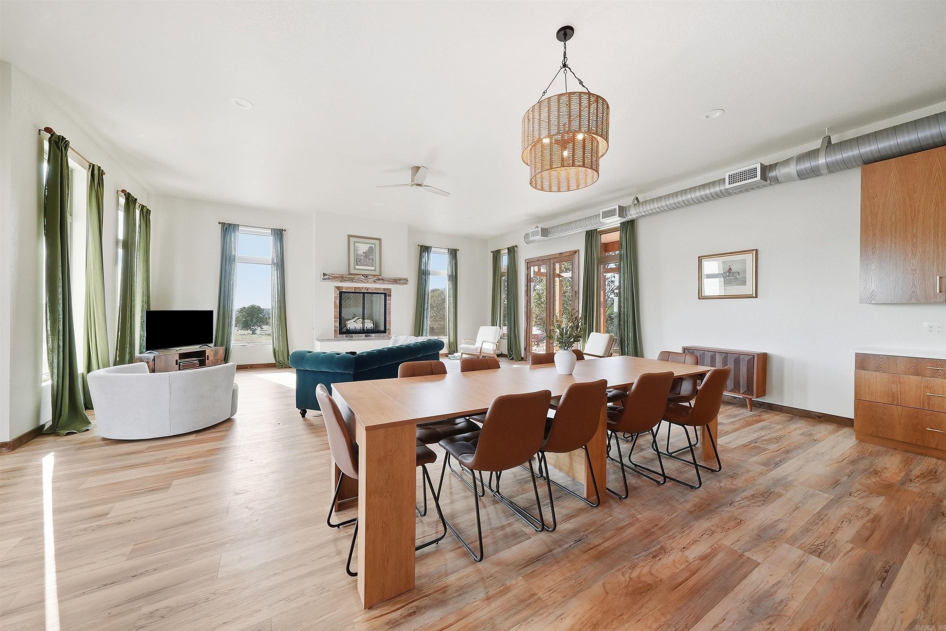 653 Fox Den Road Property Photo 14