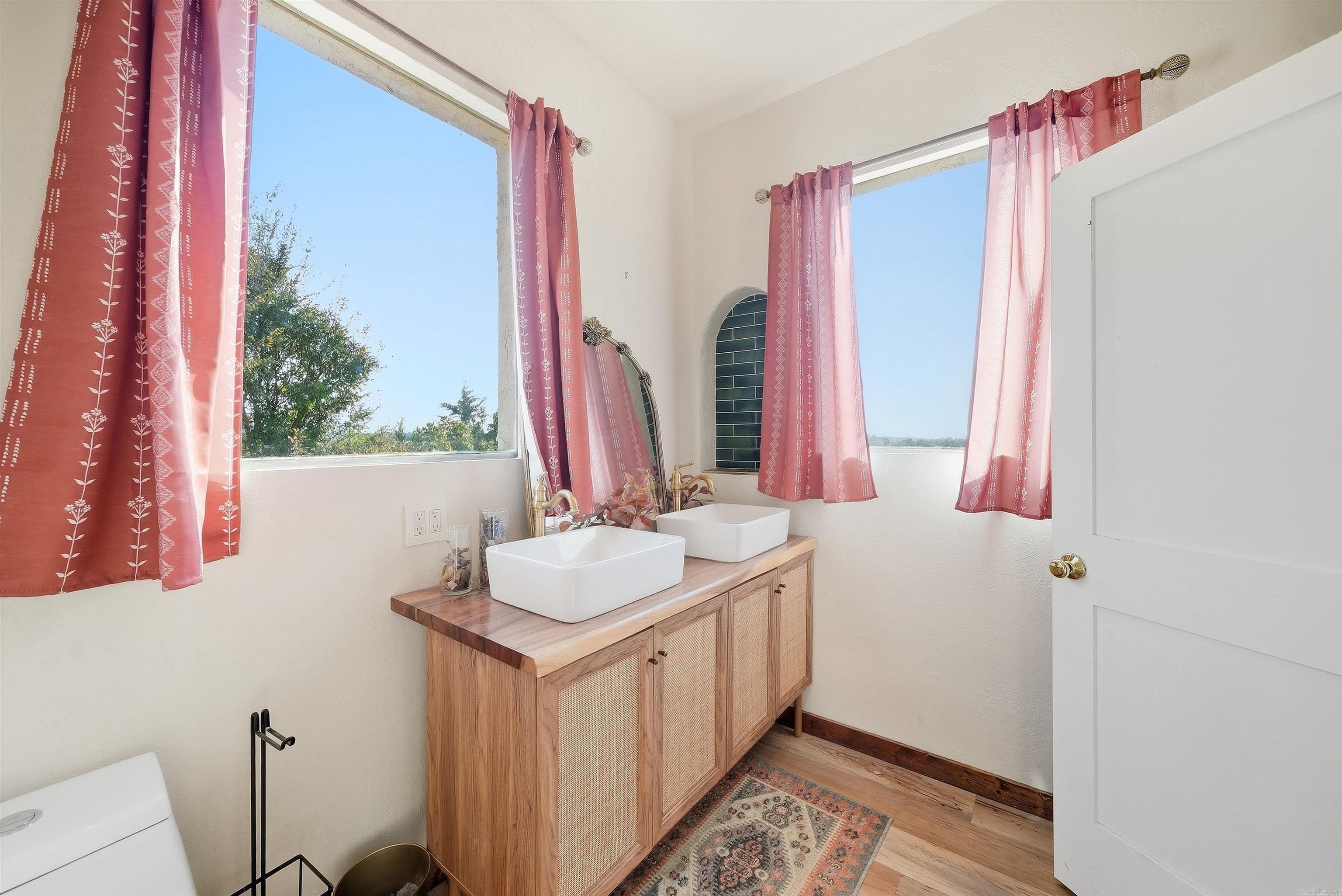 653 Fox Den Road Property Photo 16