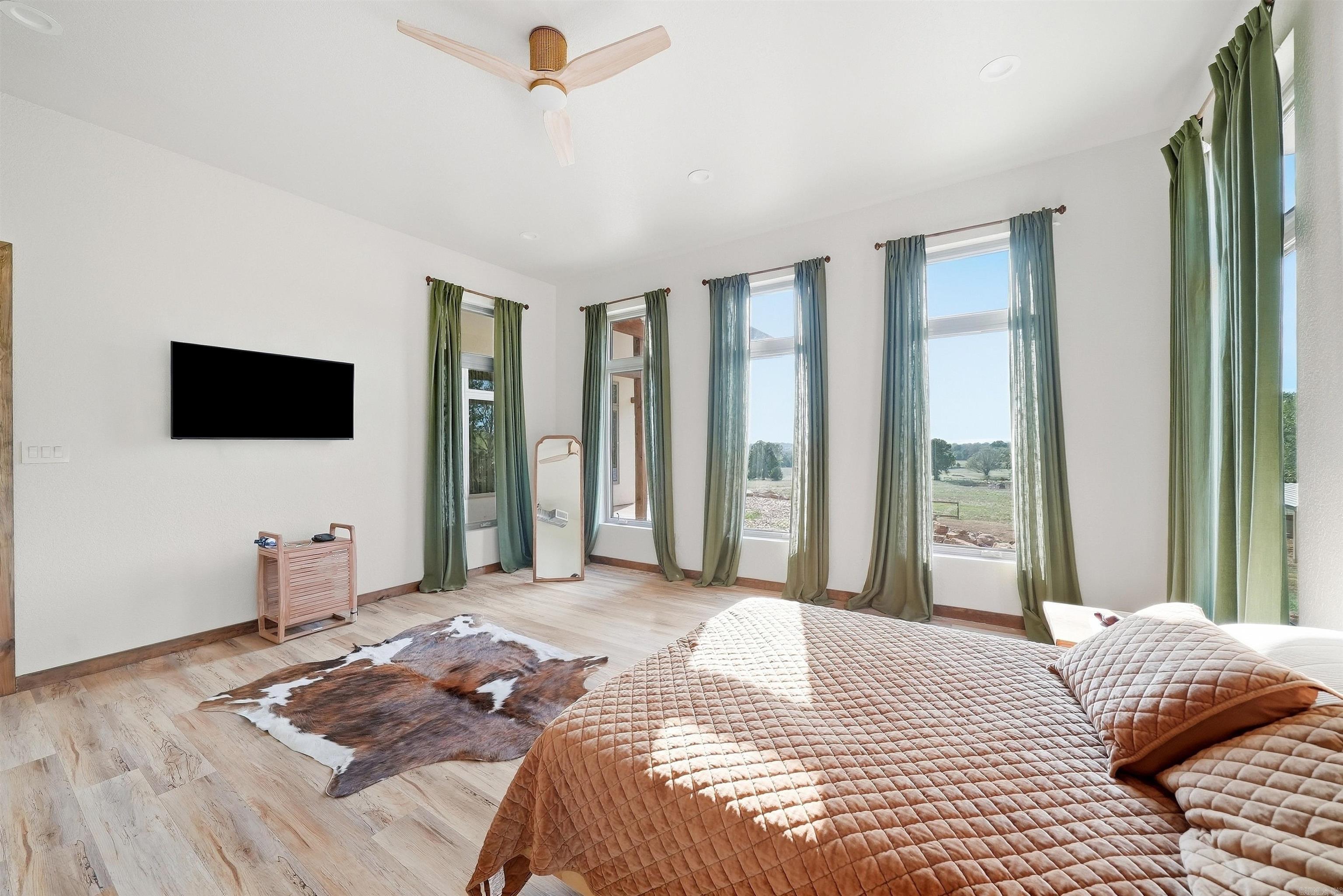 653 Fox Den Road Property Photo 17