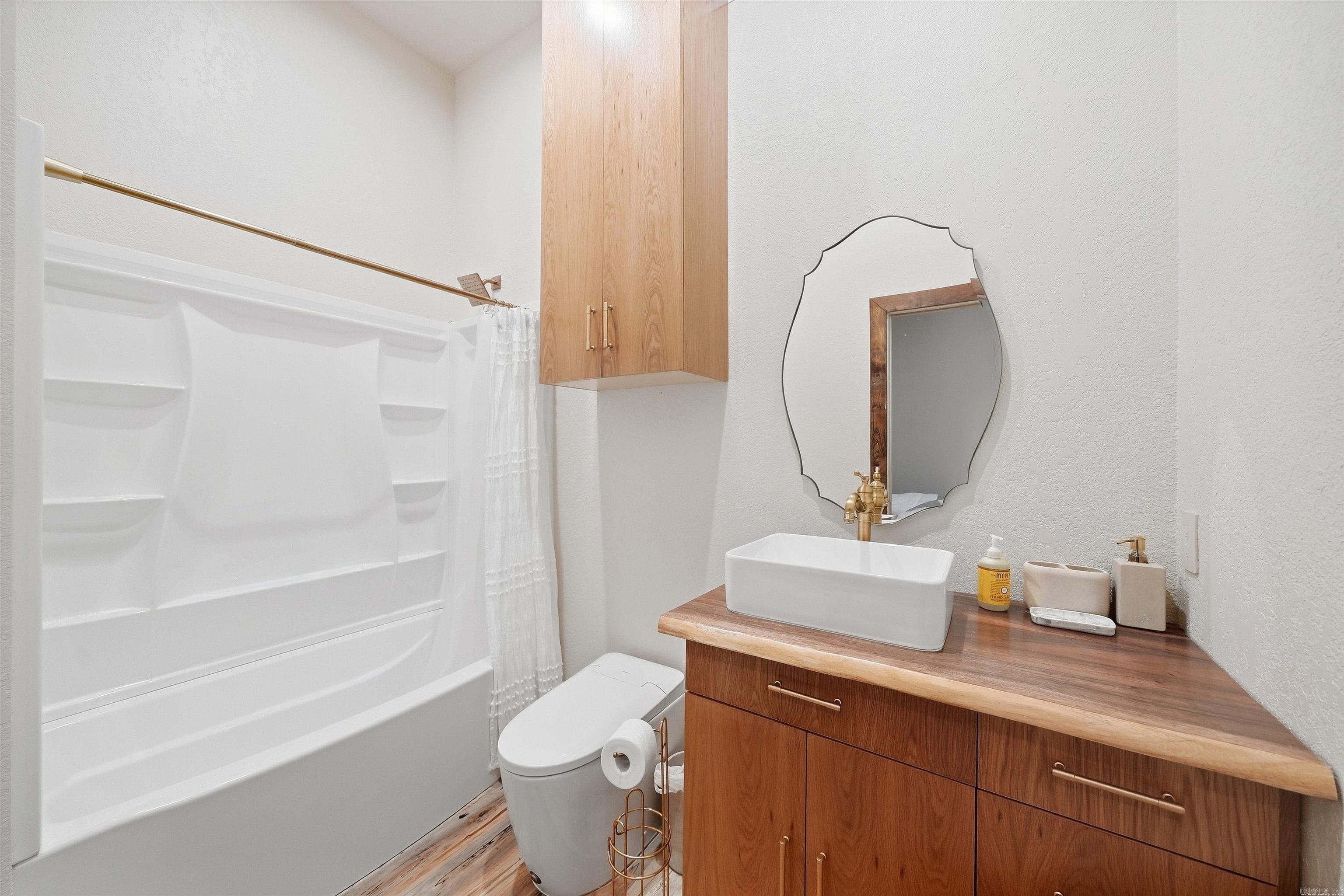 653 Fox Den Road Property Photo 18