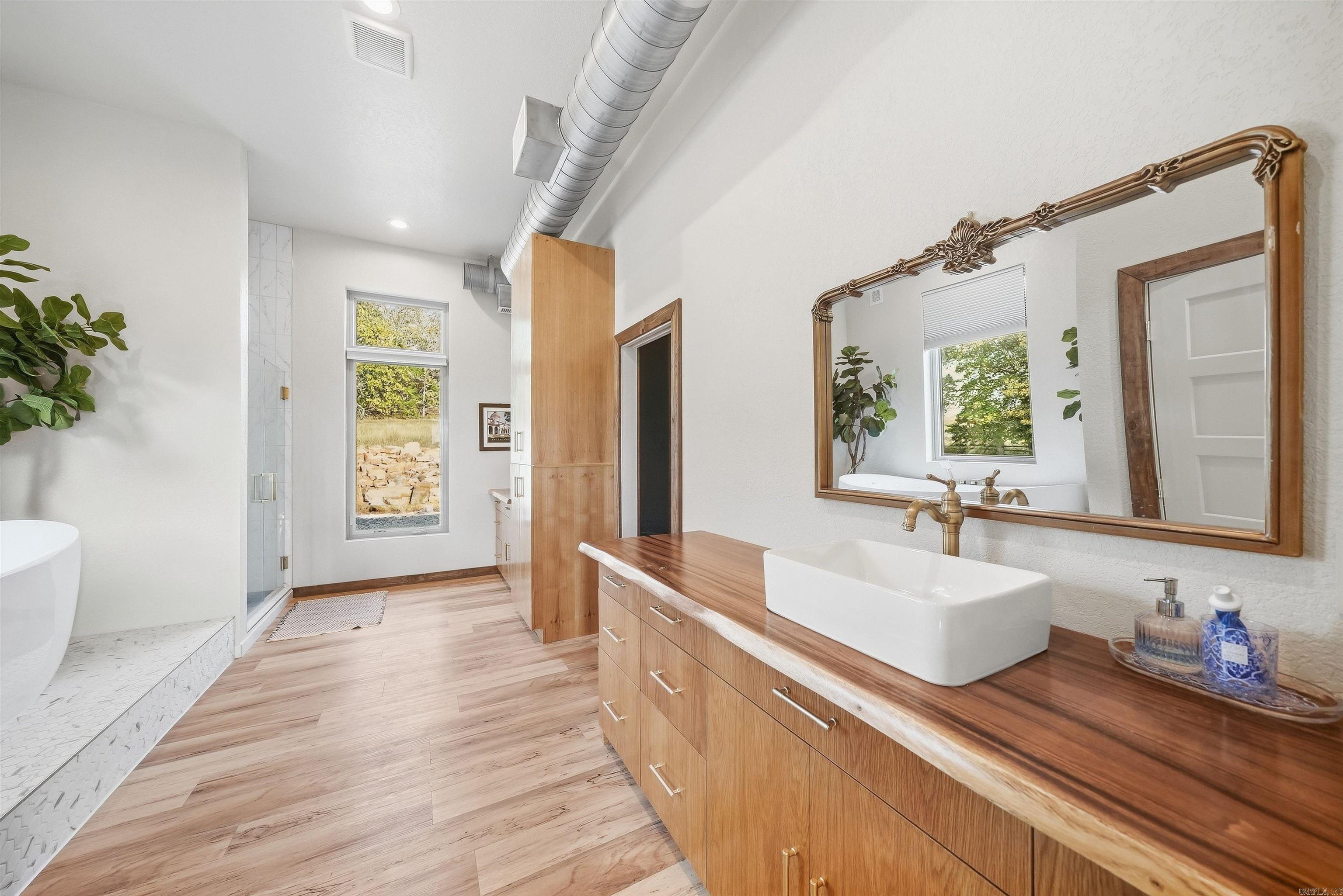 653 Fox Den Road Property Photo 25