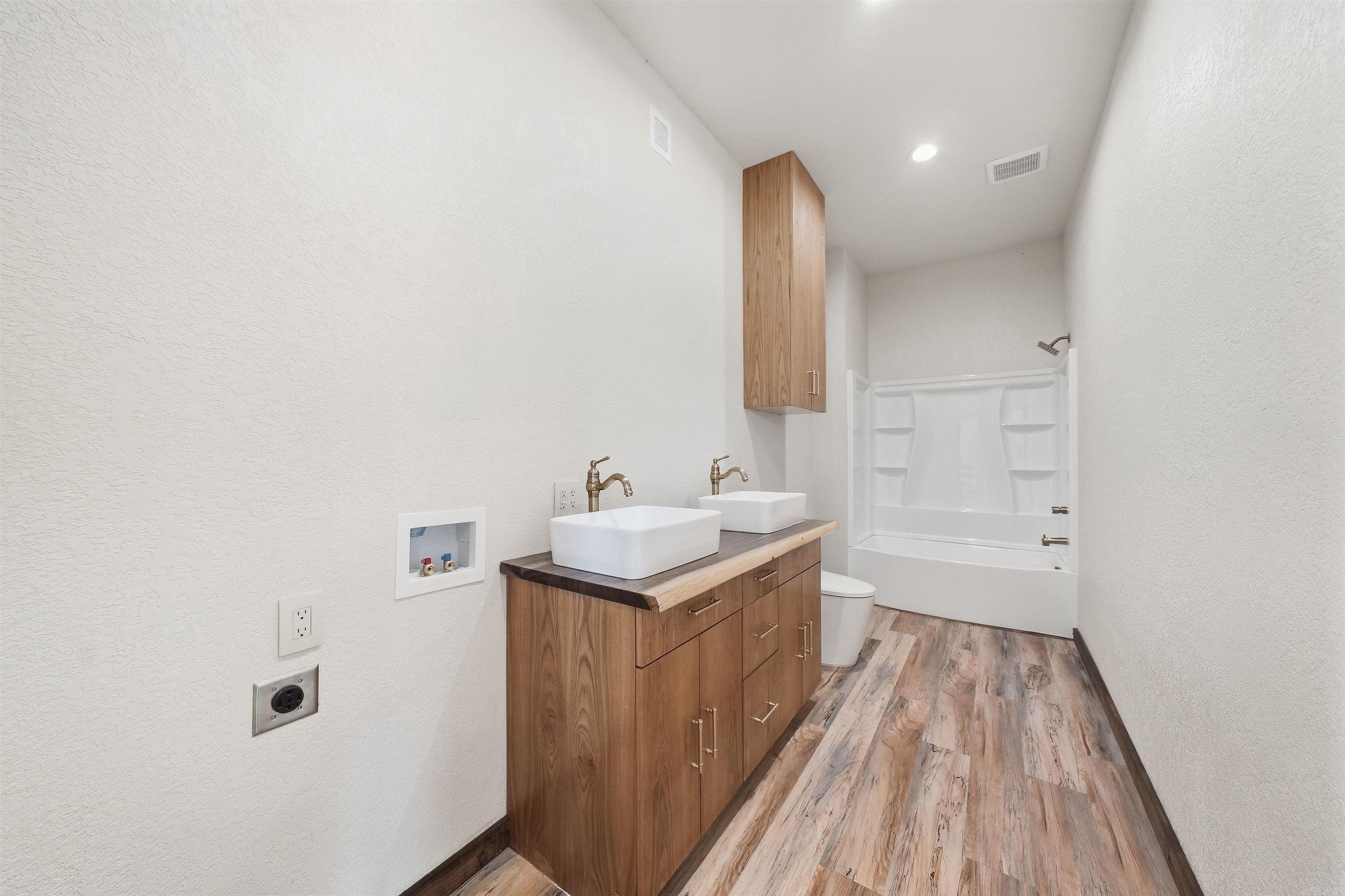 653 Fox Den Road Property Photo 26