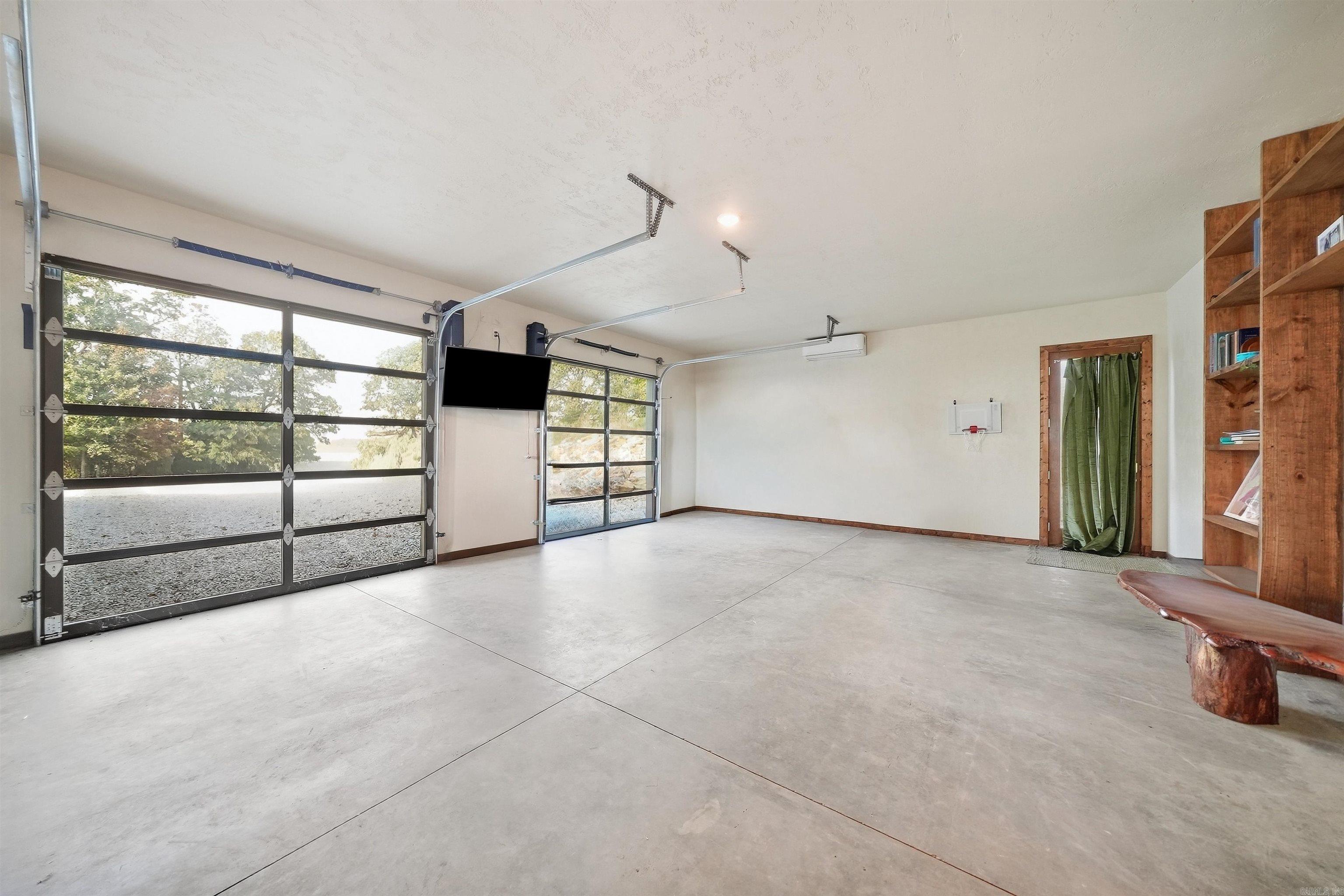 653 Fox Den Road Property Photo 28