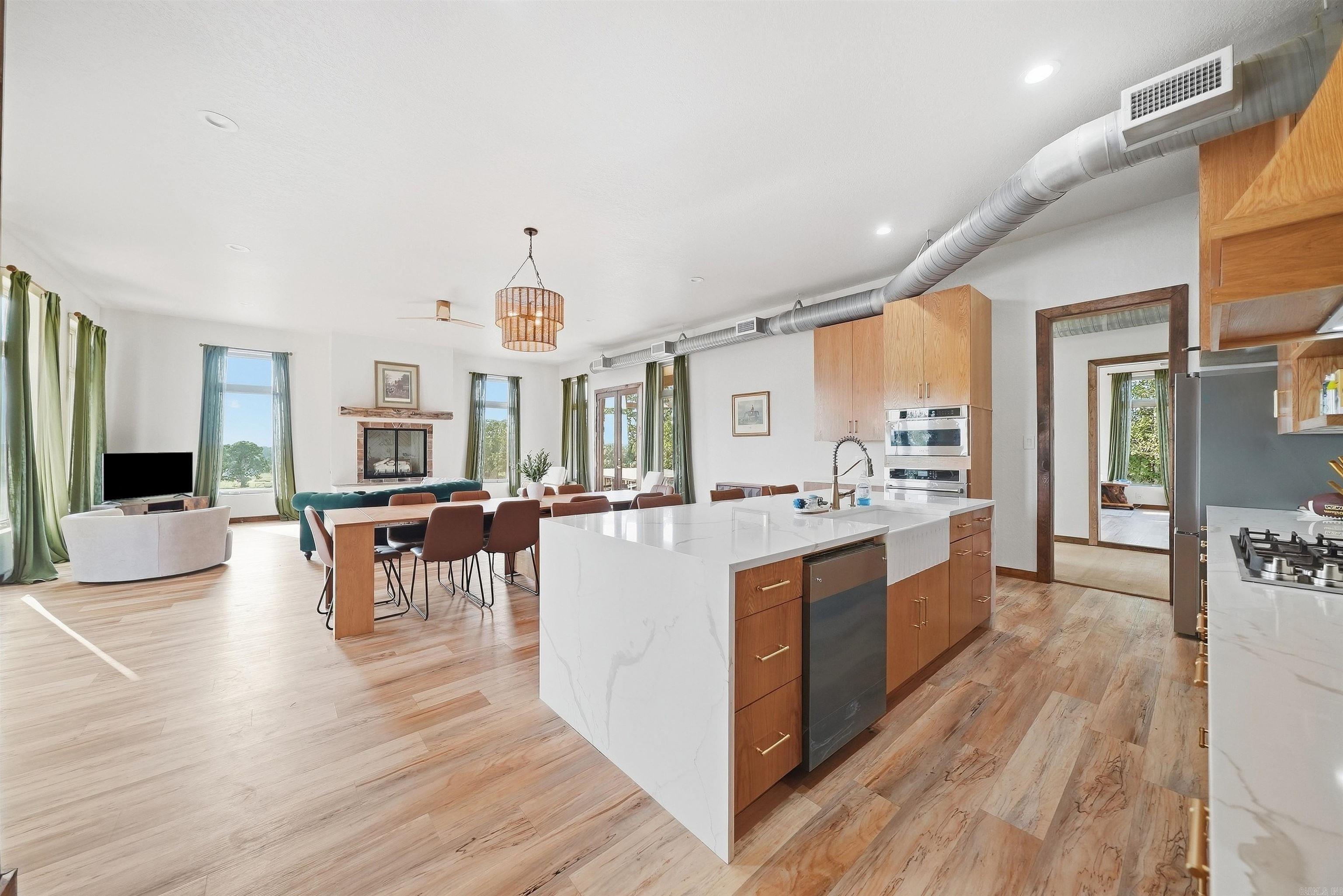 653 Fox Den Road Property Photo 30