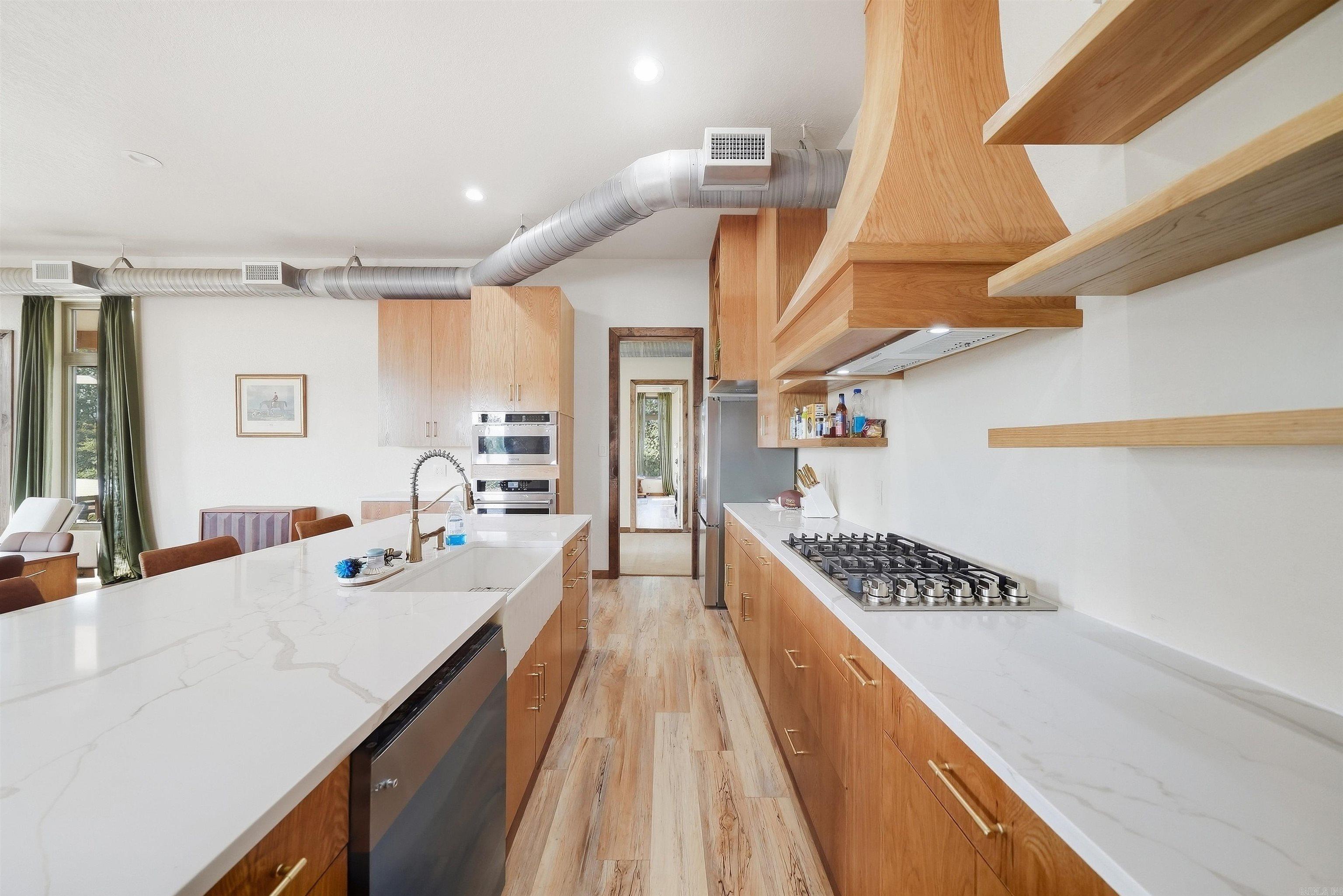 653 Fox Den Road Property Photo 33