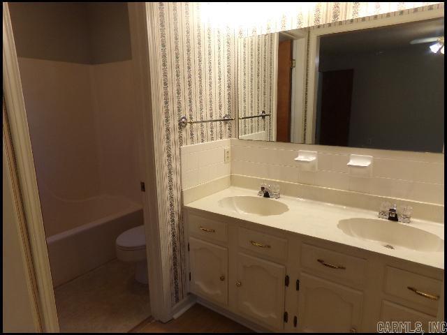 5115 N Locust Street Property Photo 16
