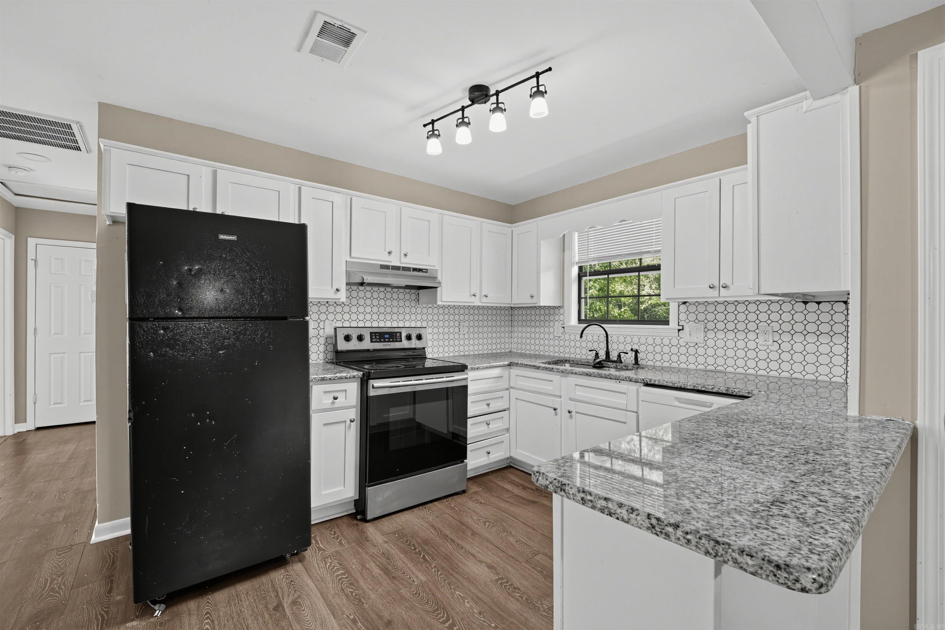 7306 Redwood Drive Property Photo 8