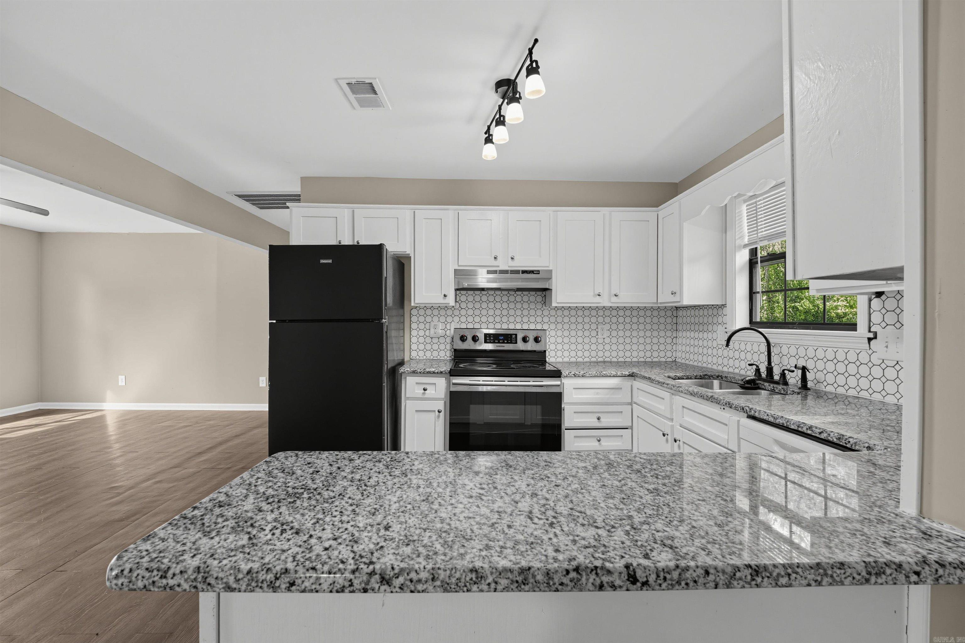 7306 Redwood Drive Property Photo 9