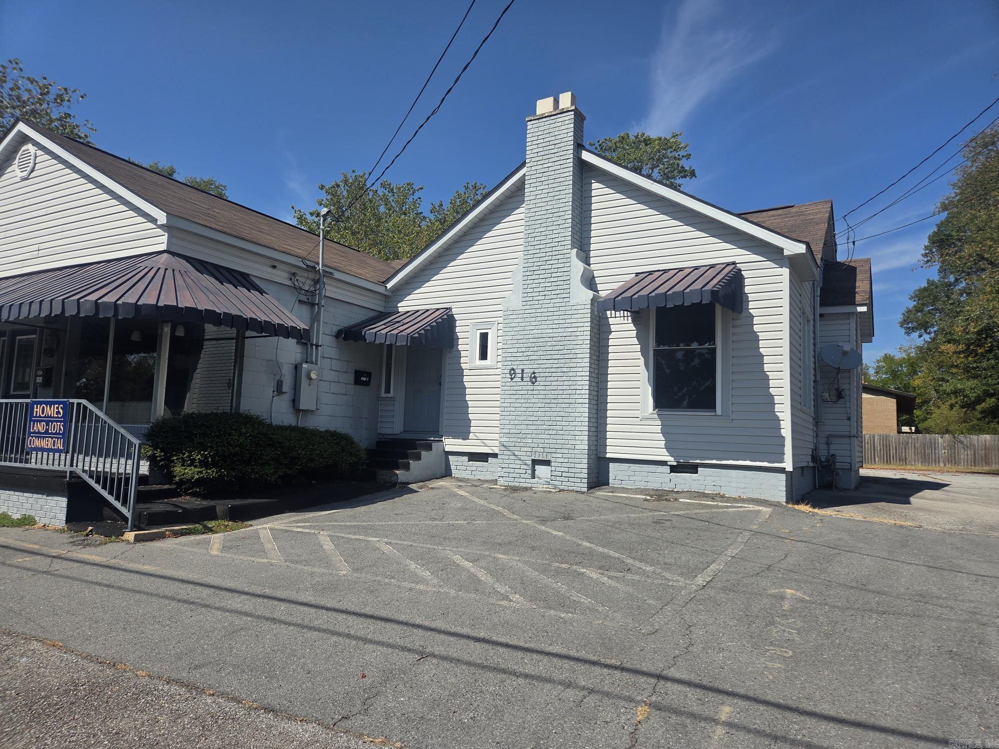 916a E Race Avenue Property Photo 1