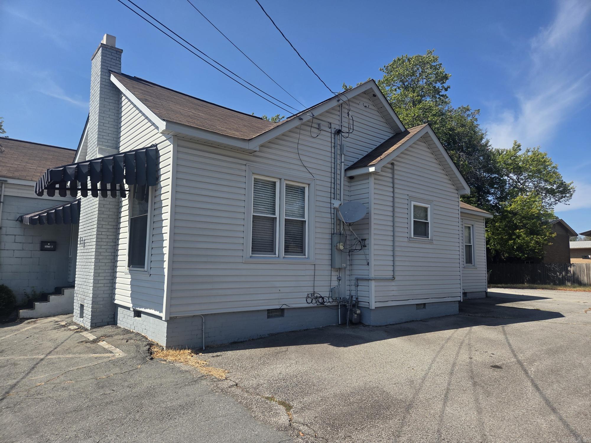 916a E Race Avenue Property Photo 2