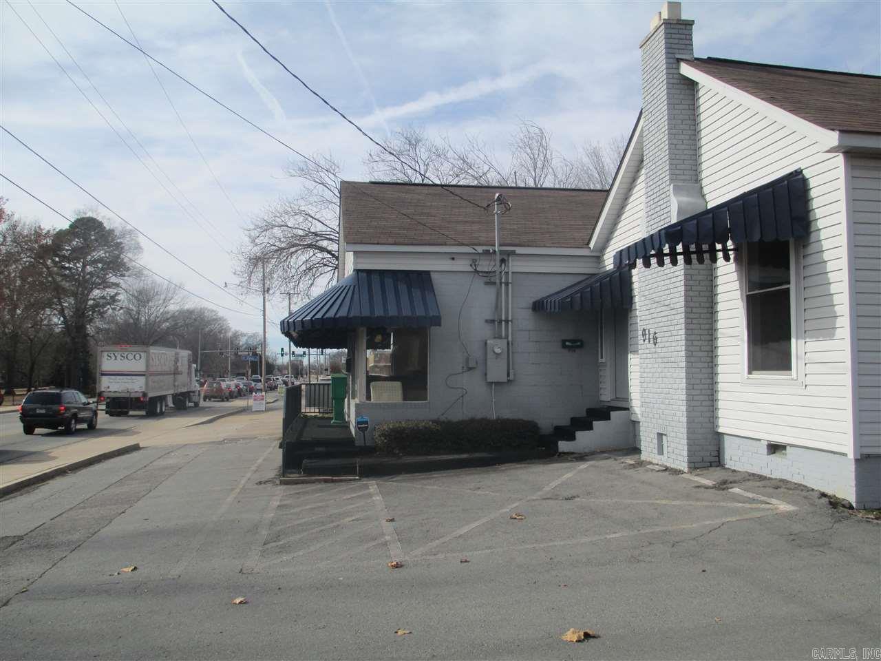 916a E Race Avenue Property Photo 3