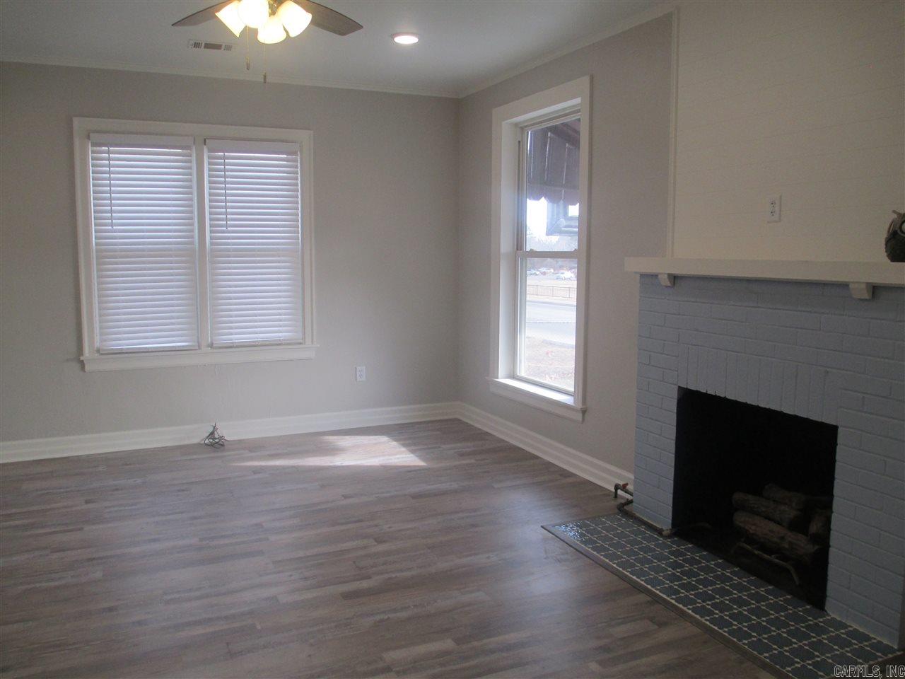 916a E Race Avenue Property Photo 9