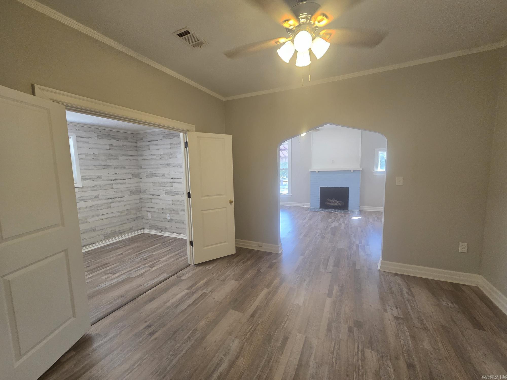 916a E Race Avenue Property Photo 16