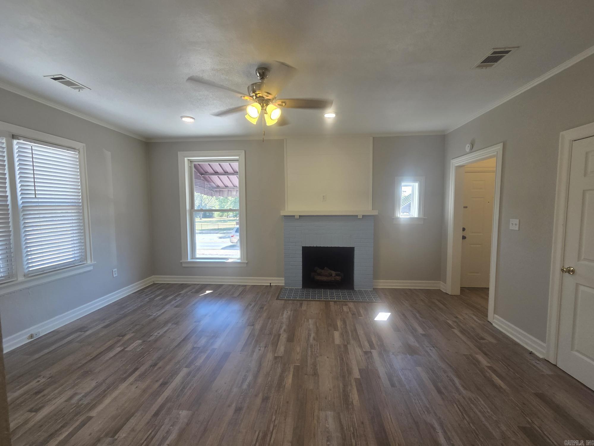 916a E Race Avenue Property Photo 17